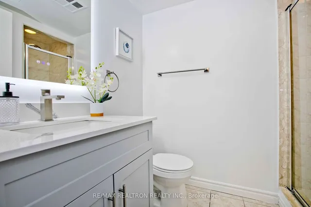 Additional property image - 7 Lorraine Dr Unit 701
