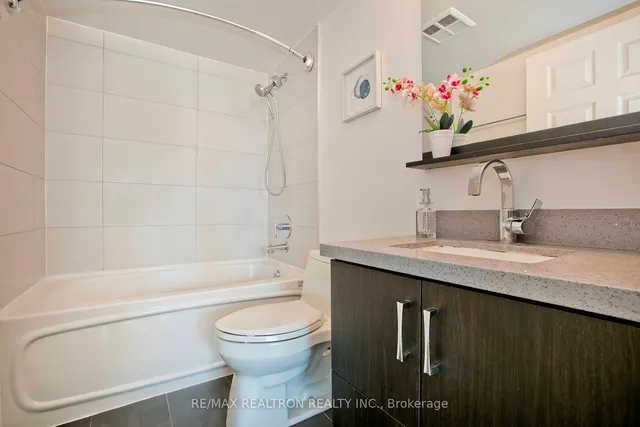 Additional property image - 7 Lorraine Dr Unit 701