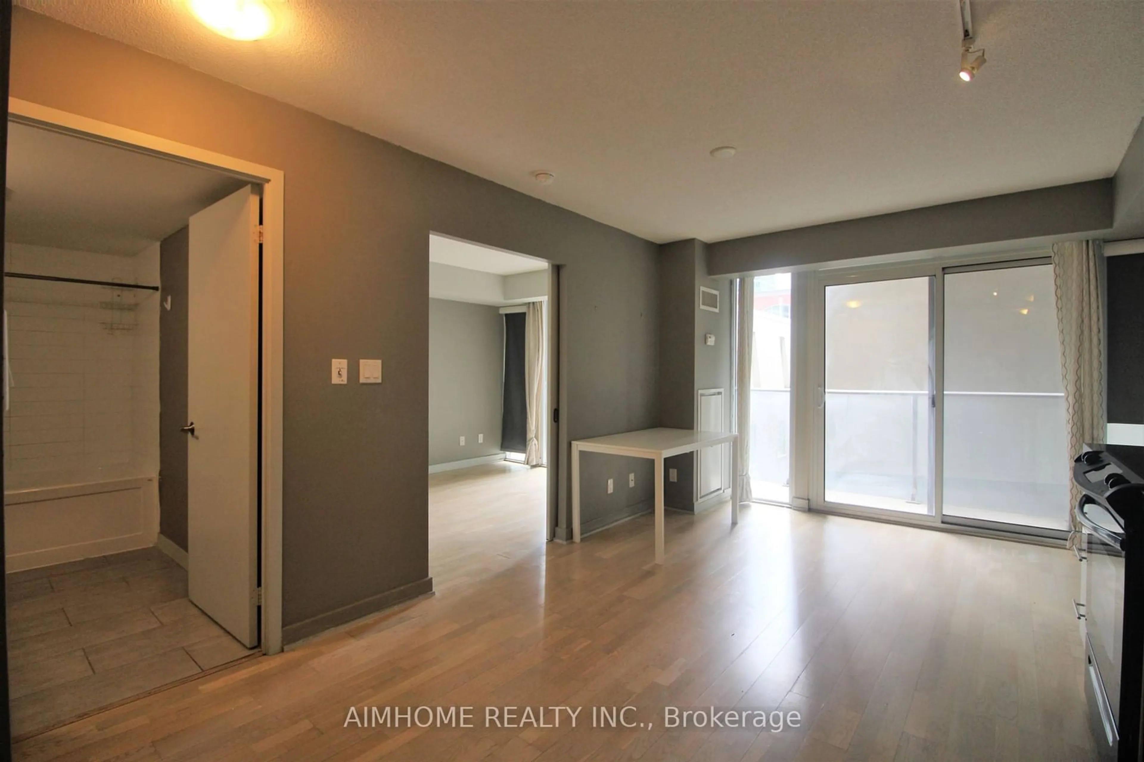 A pic of a room for 126 Simcoe St #401, Toronto Ontario M5H 4E6