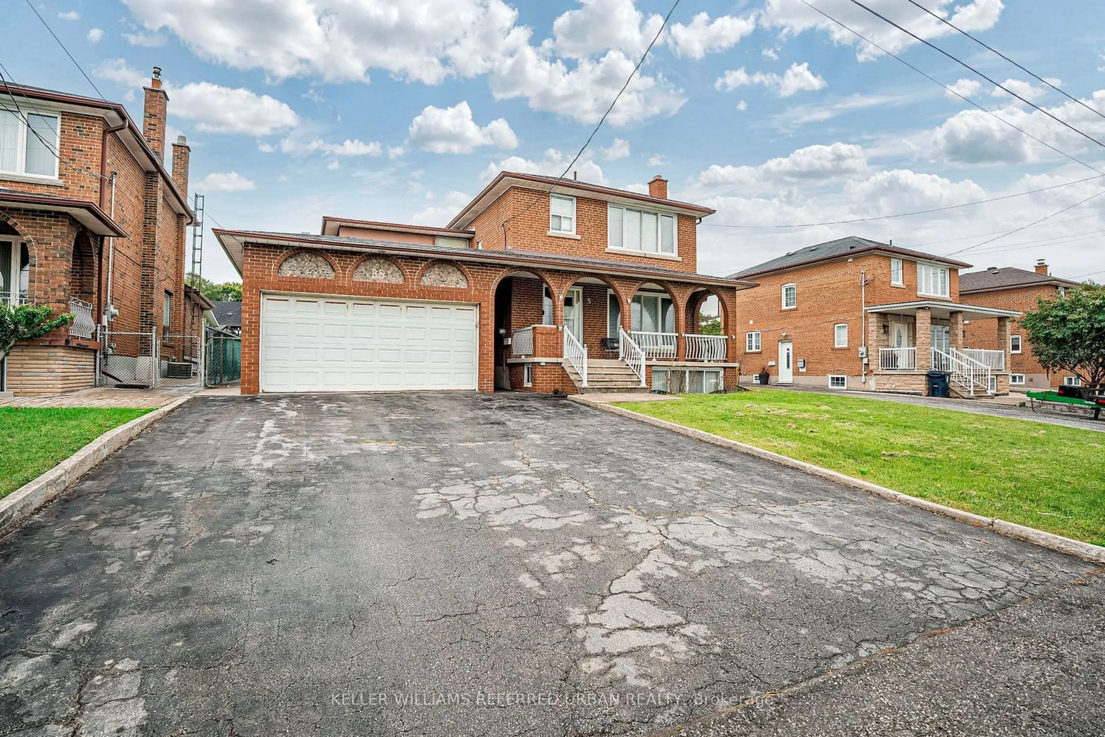 Home with brick exterior material for 380 Macpherson Ave #432, Toronto Ontario M4V 3E3