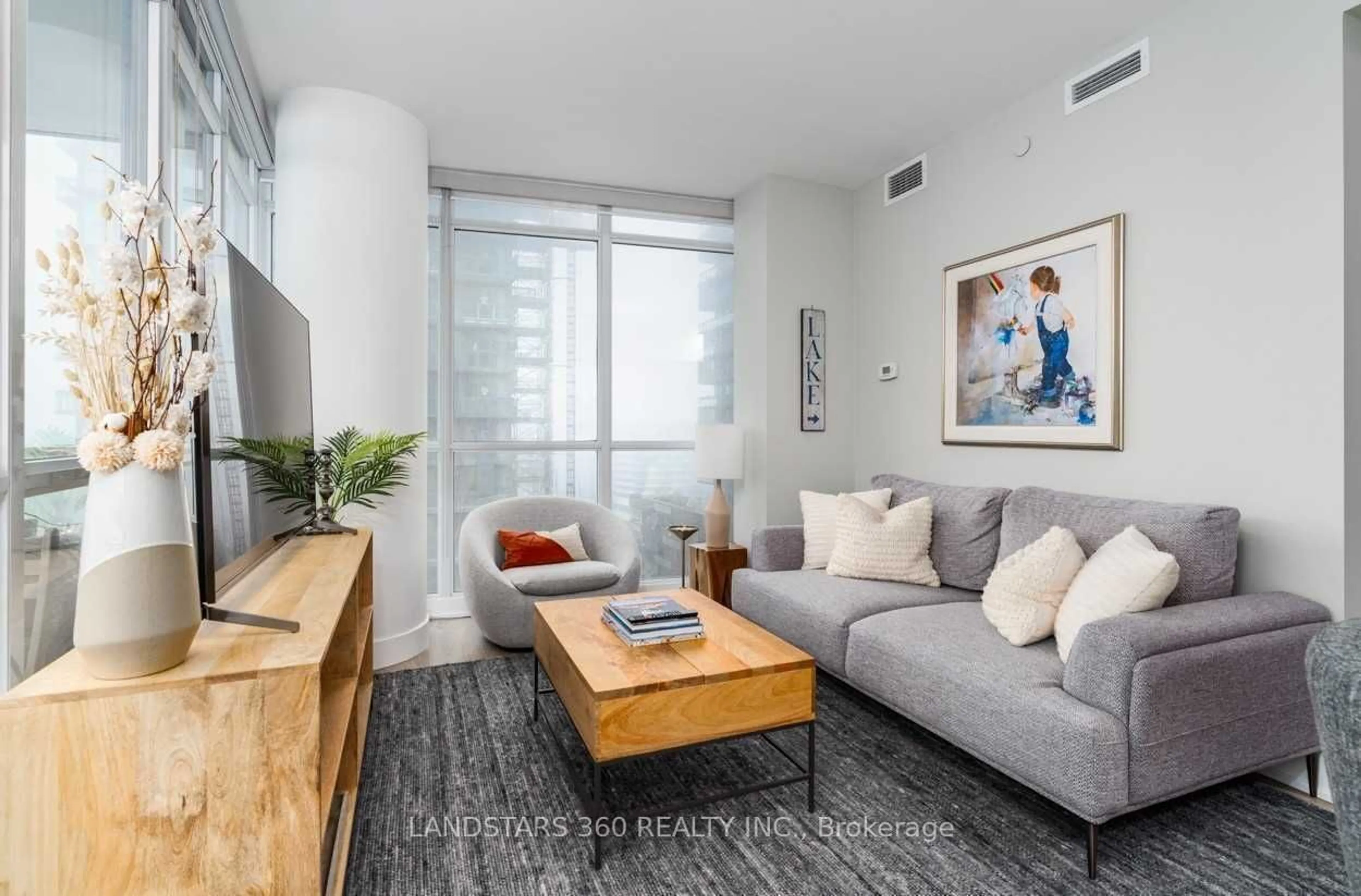 Living room for 30 Roehampton Ave #1710, Toronto Ontario M4P 0B9