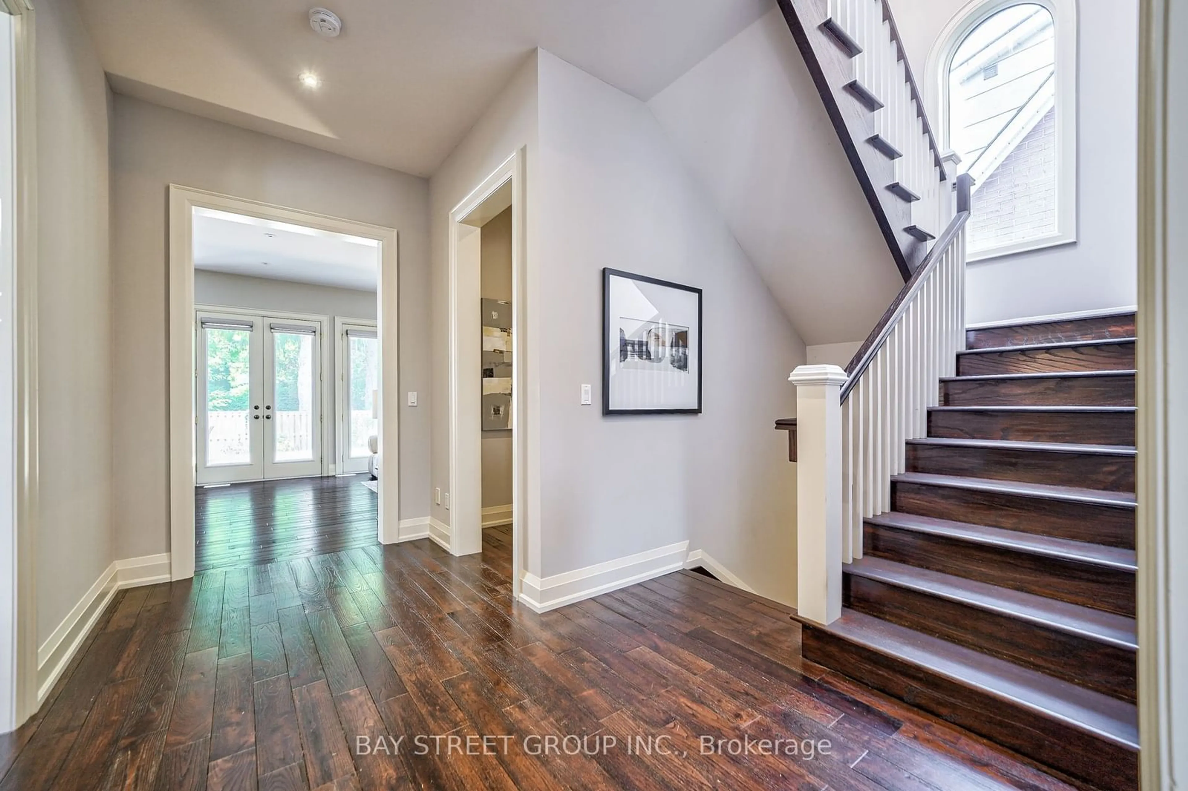 Indoor entryway, wood floors for 80 Churchill Ave, Toronto Ontario M2N 1Y9