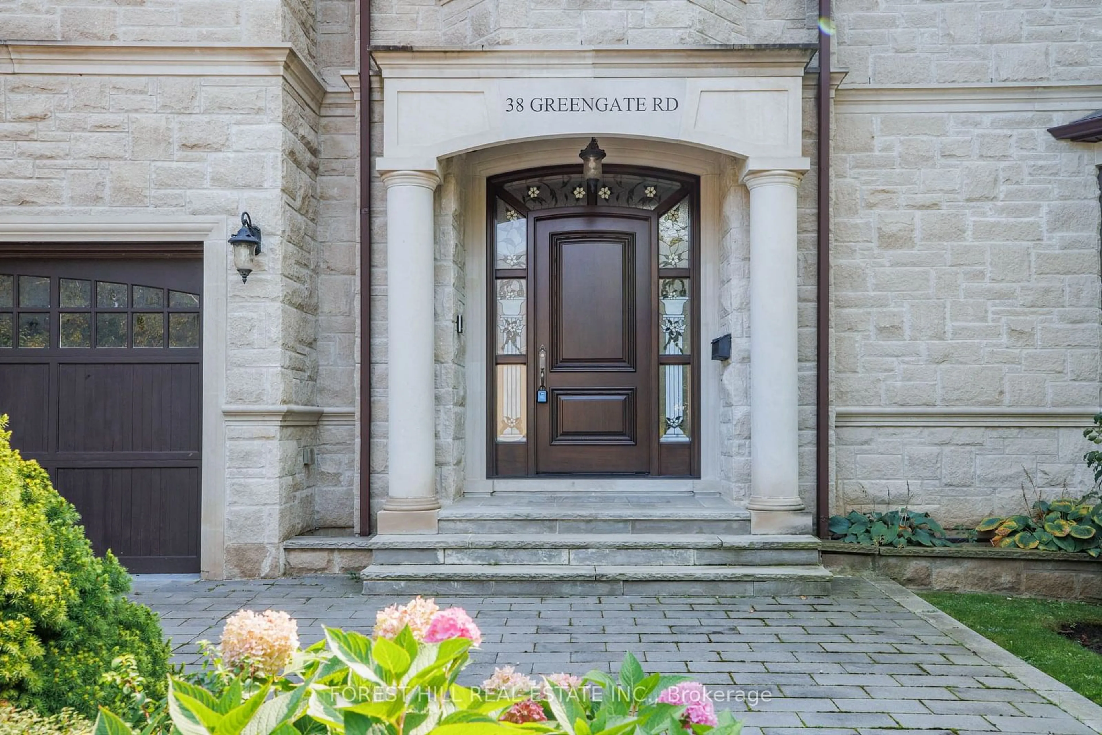 Indoor entryway, wood floors for 38 Greengate Rd, Toronto Ontario M3B 1E8