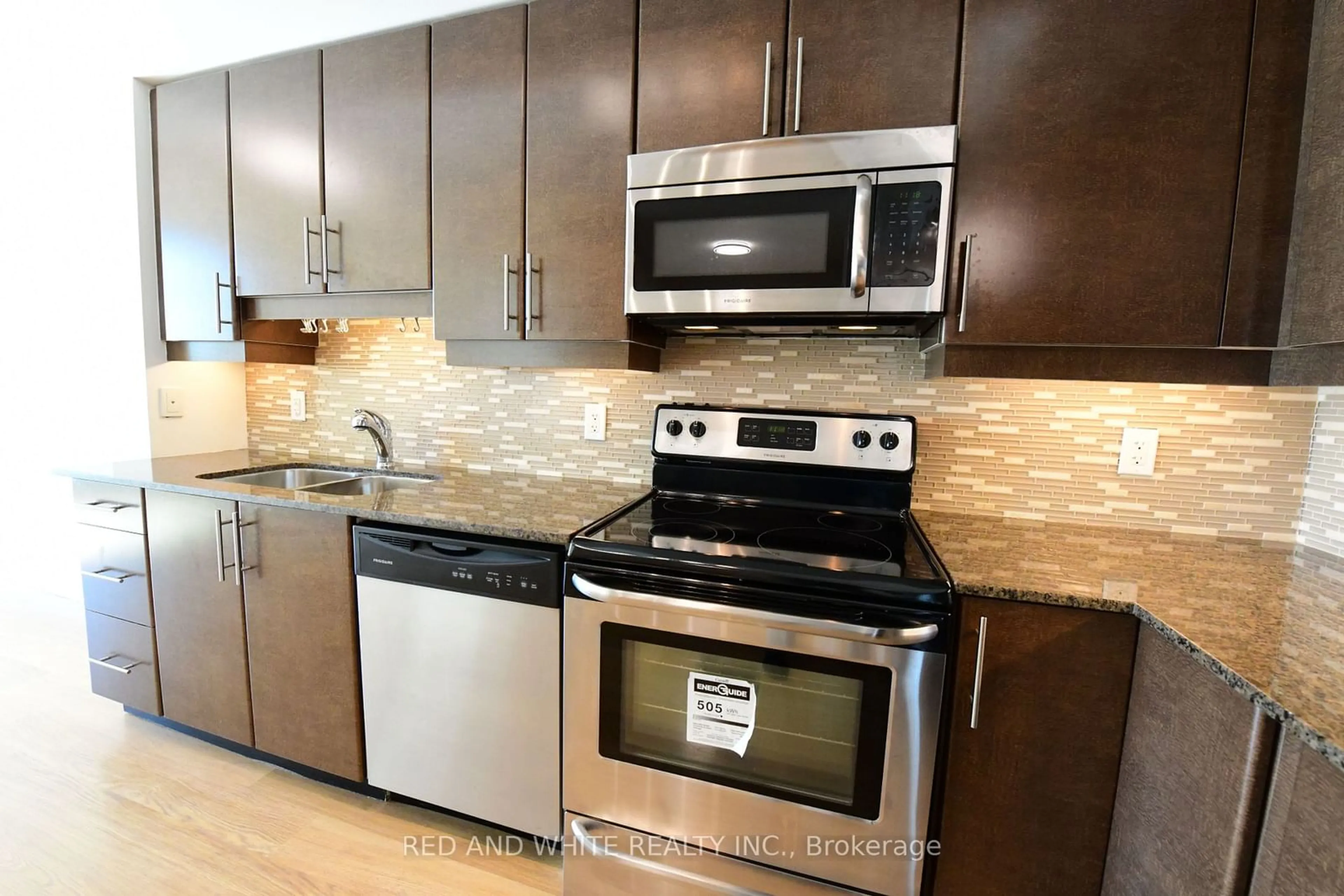 Standard kitchen for 33 Bay St #2510, Toronto Ontario M5J 2Z3