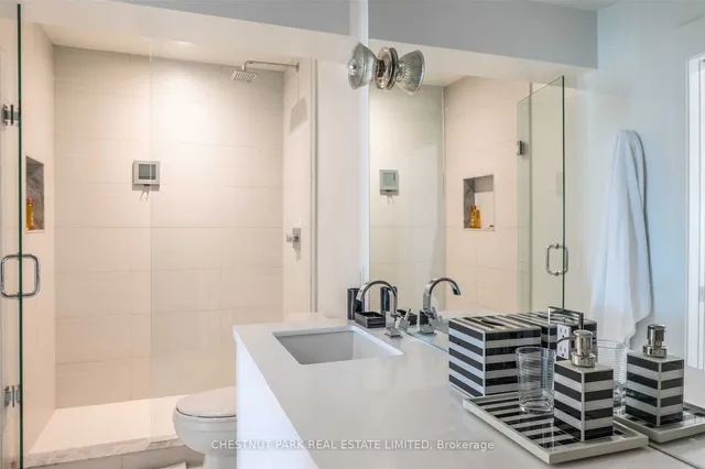 Additional property image - 111 St Clair Ave Unit 918