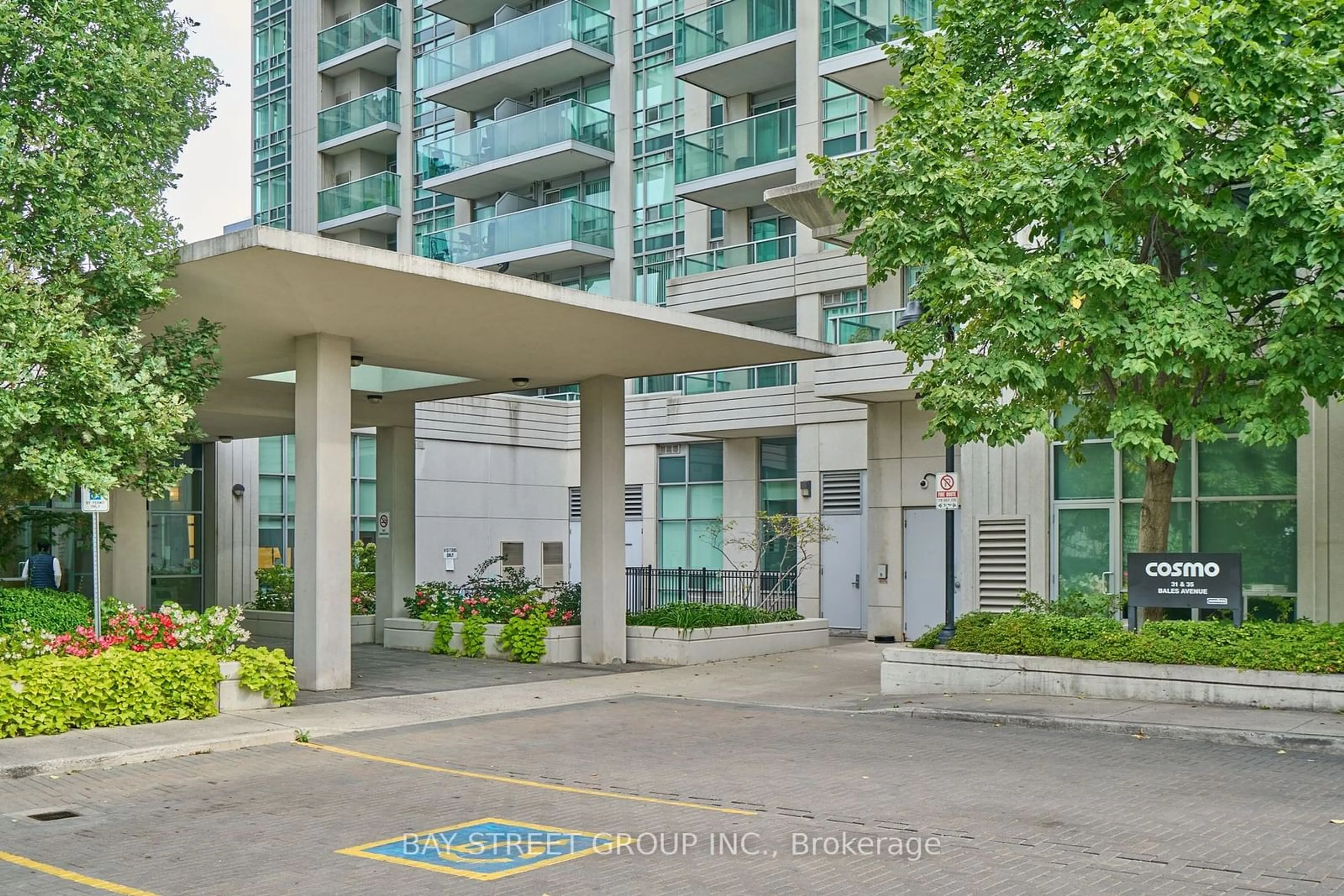 A pic from exterior of the house or condo for 35 Bales Ave #1815, Toronto Ontario M2N 7L7