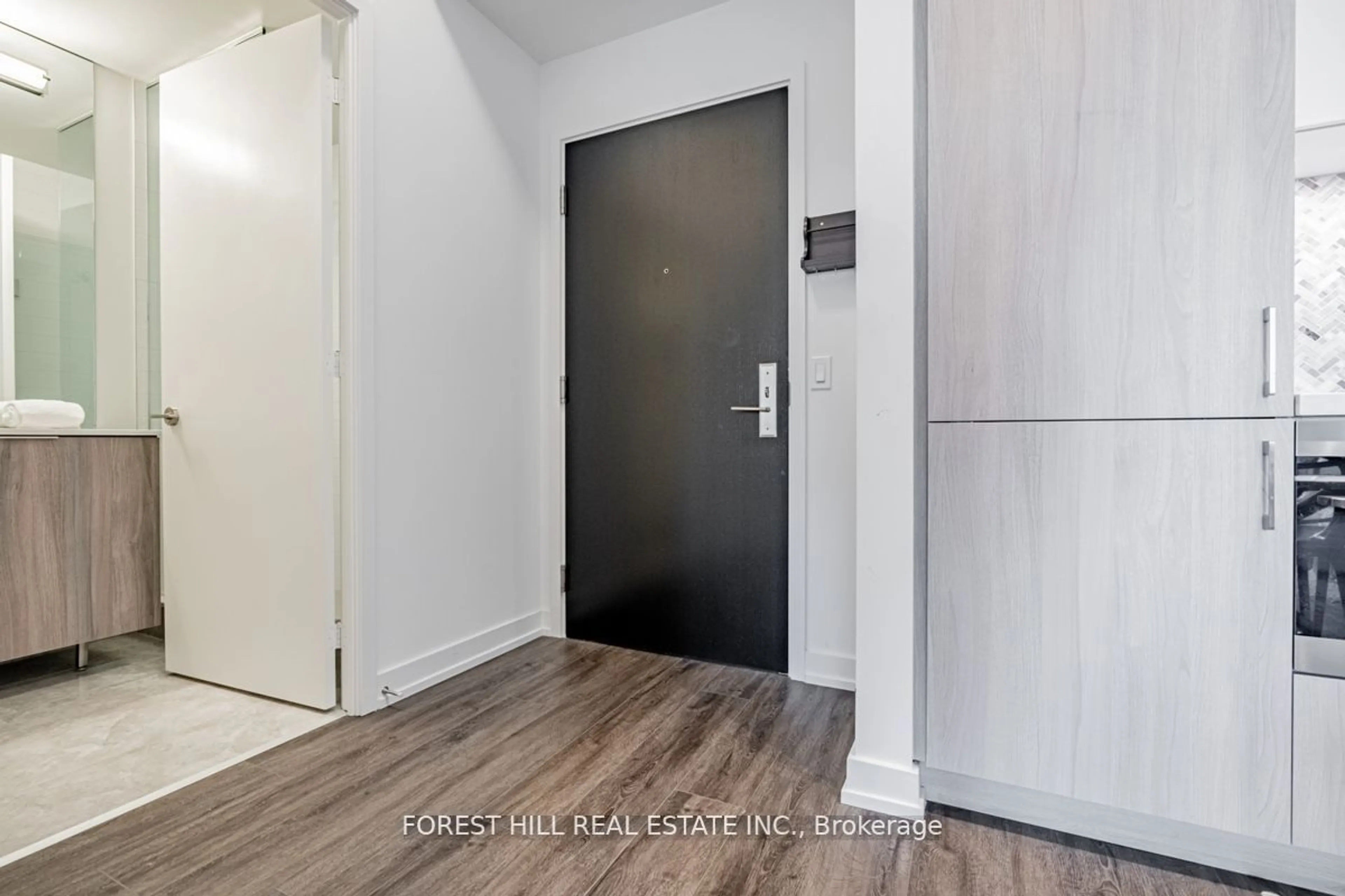 Indoor entryway for 158 Front St #710, Toronto Ontario M5A 0K9