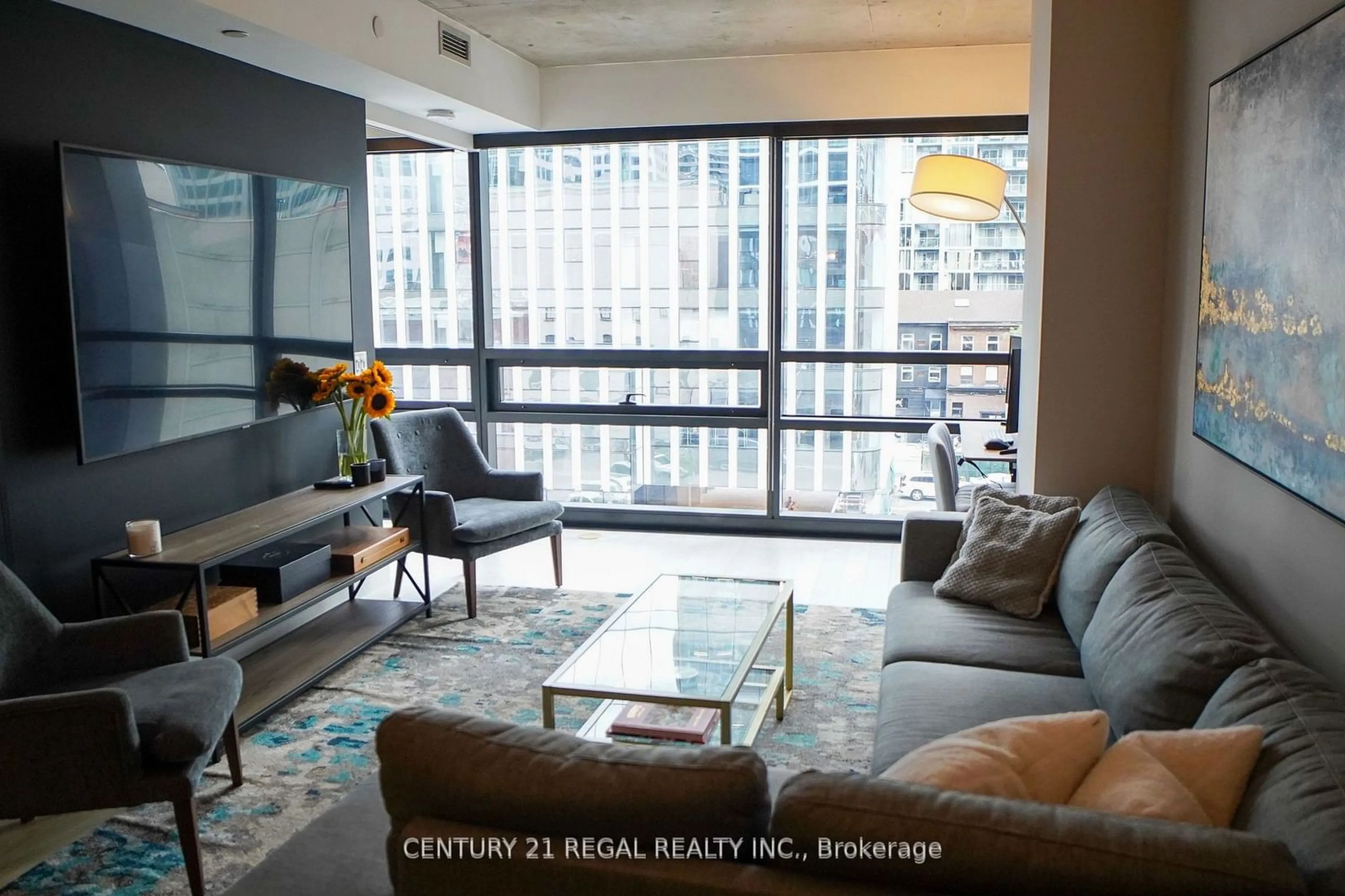 Living room for 224 King St #403, Toronto Ontario M5H 0A6