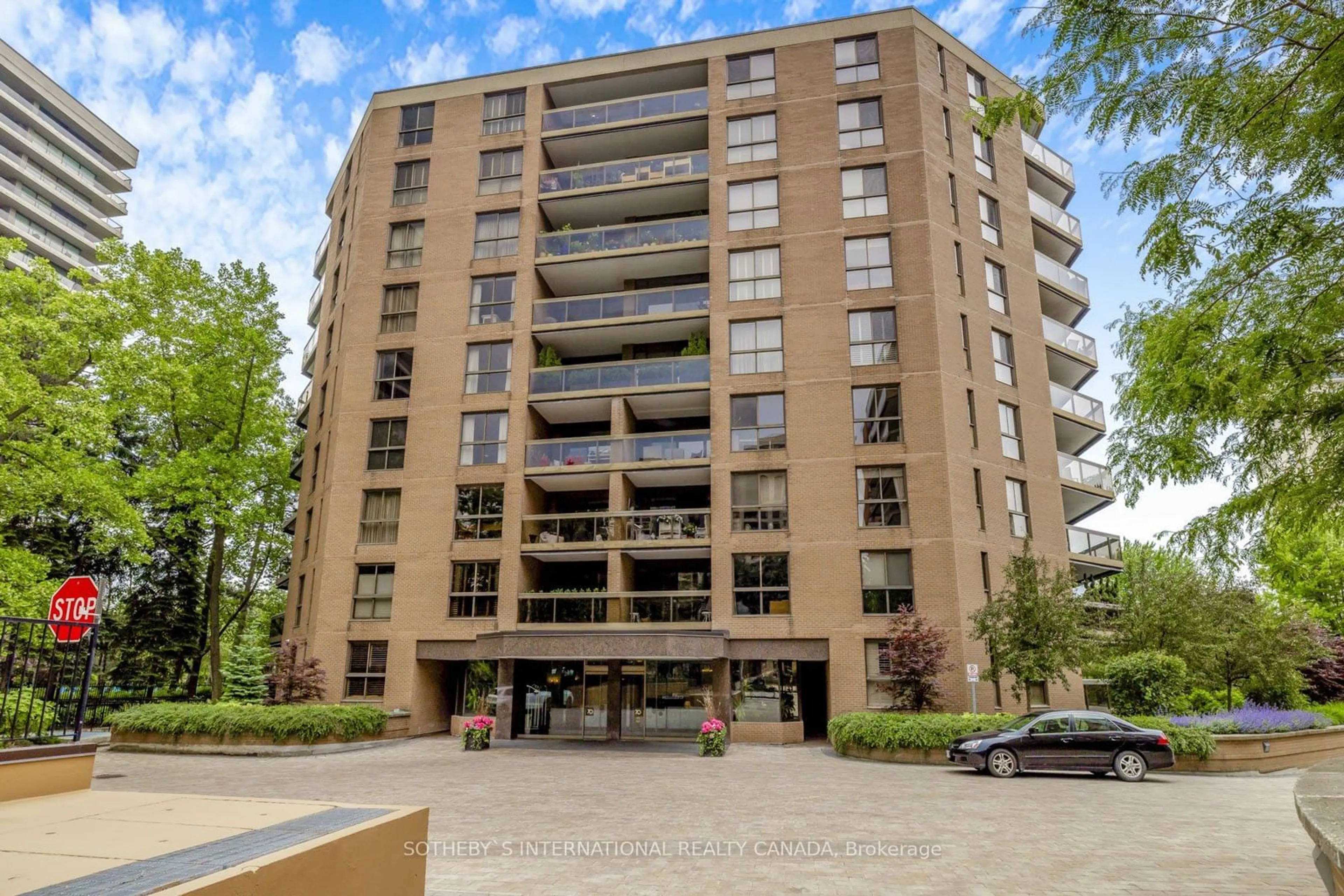 A pic from exterior of the house or condo, the front or back of building for 70 Rosehill Ave #508, Toronto Ontario M4T 2W7