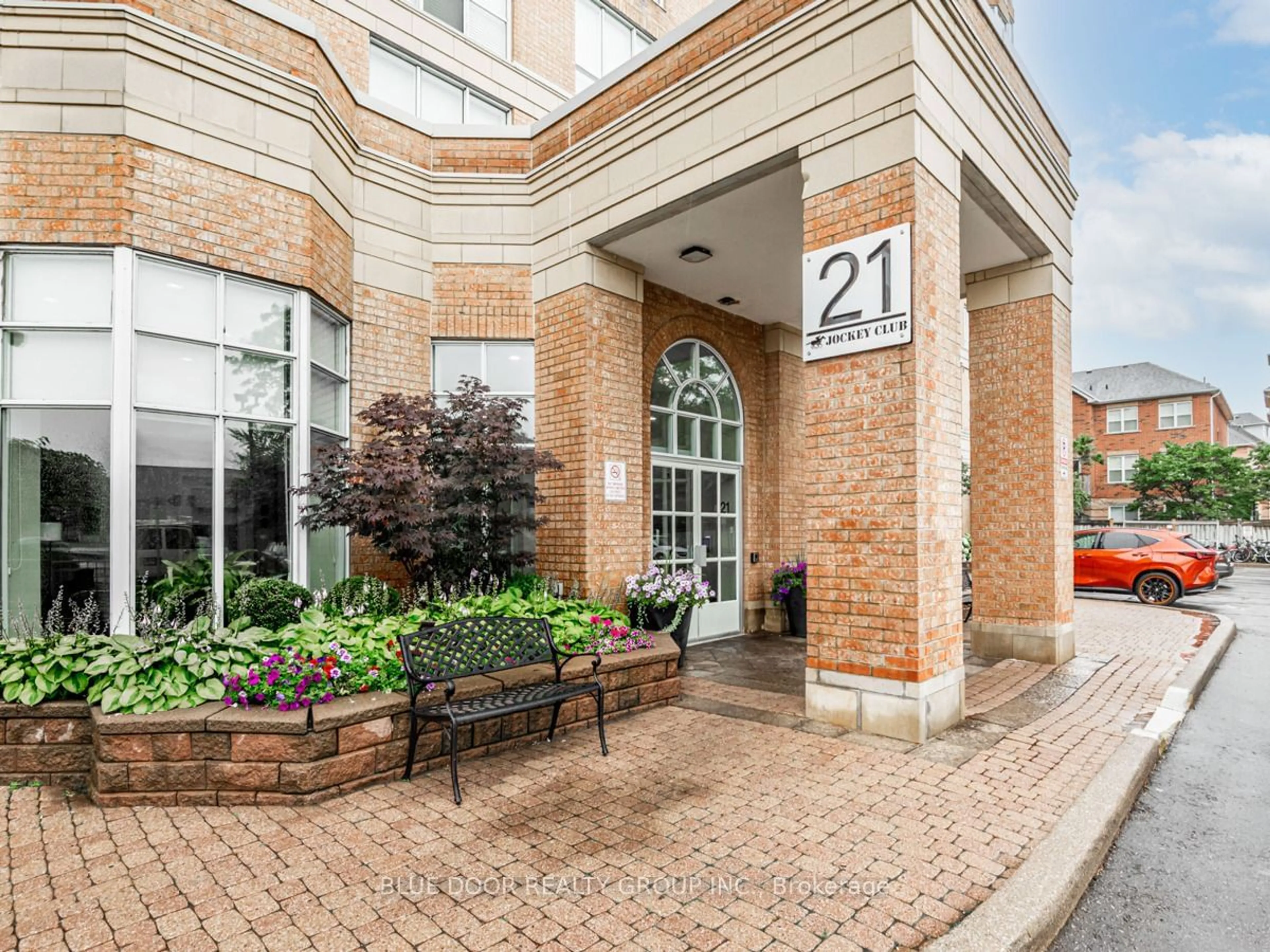 Indoor foyer for 21 Overlea Blvd #1004, Toronto Ontario M4H 1P2