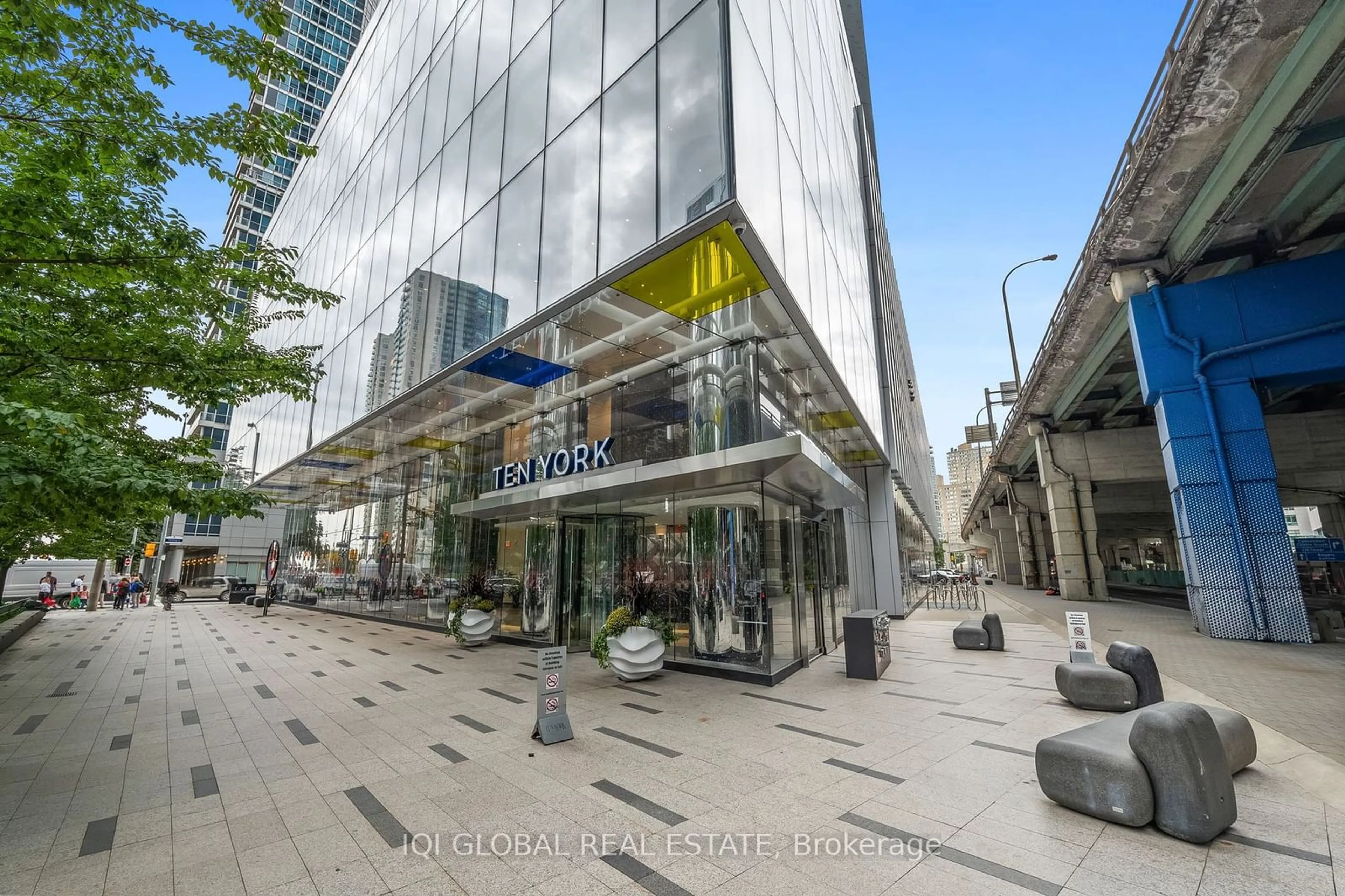 Street view for 10 York St #3003, Toronto Ontario M5J 0E1