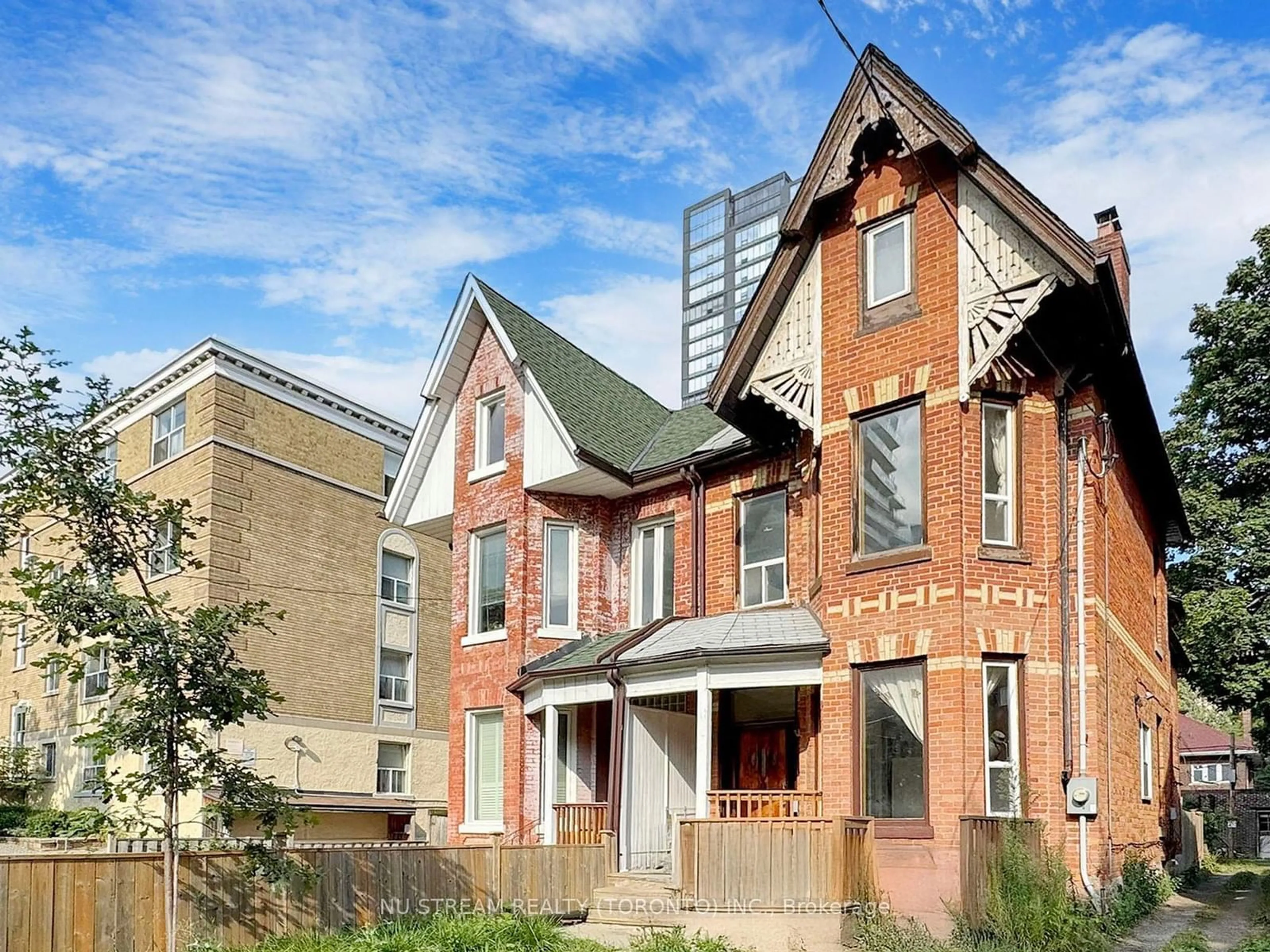 A pic from exterior of the house or condo, the front or back of building for 23 Ross St, Toronto Ontario M5T 1Z8