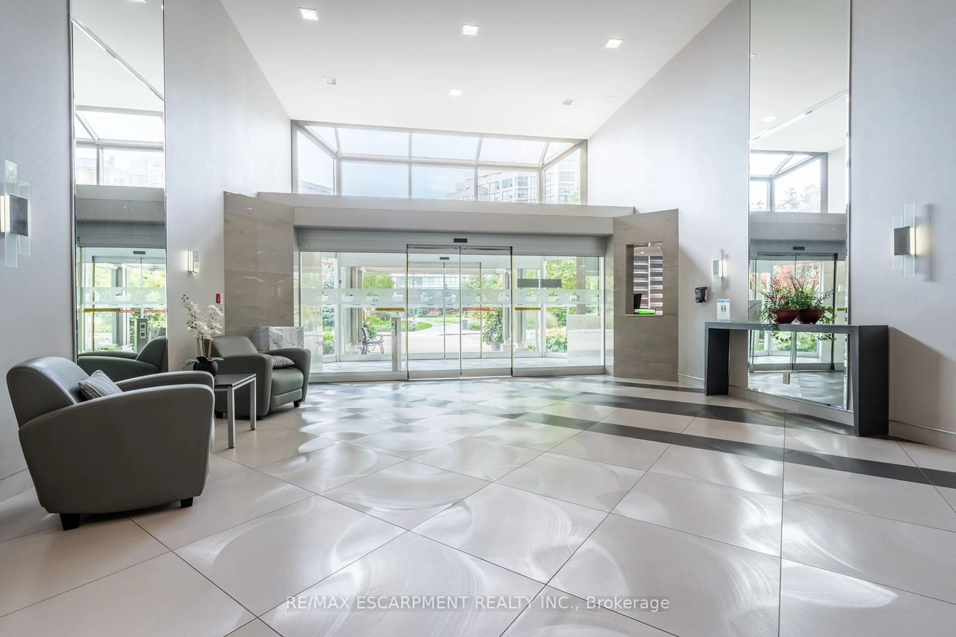 Indoor lobby for 2261 Lake Shore Blvd #810, Toronto Ontario M8V 3X1