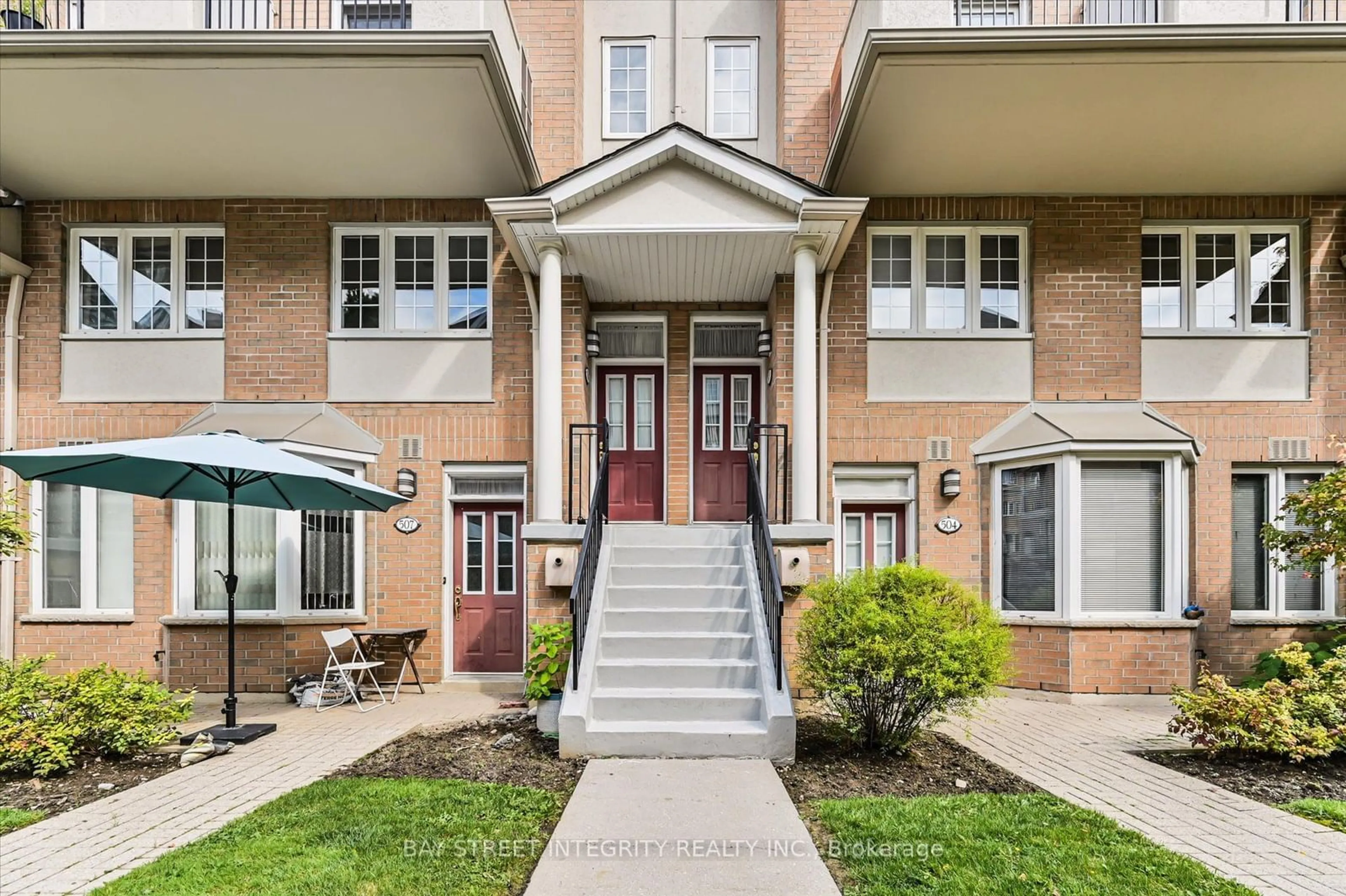 A pic from exterior of the house or condo, the street view for 506 Grandview Way, Toronto Ontario M2N 6V4