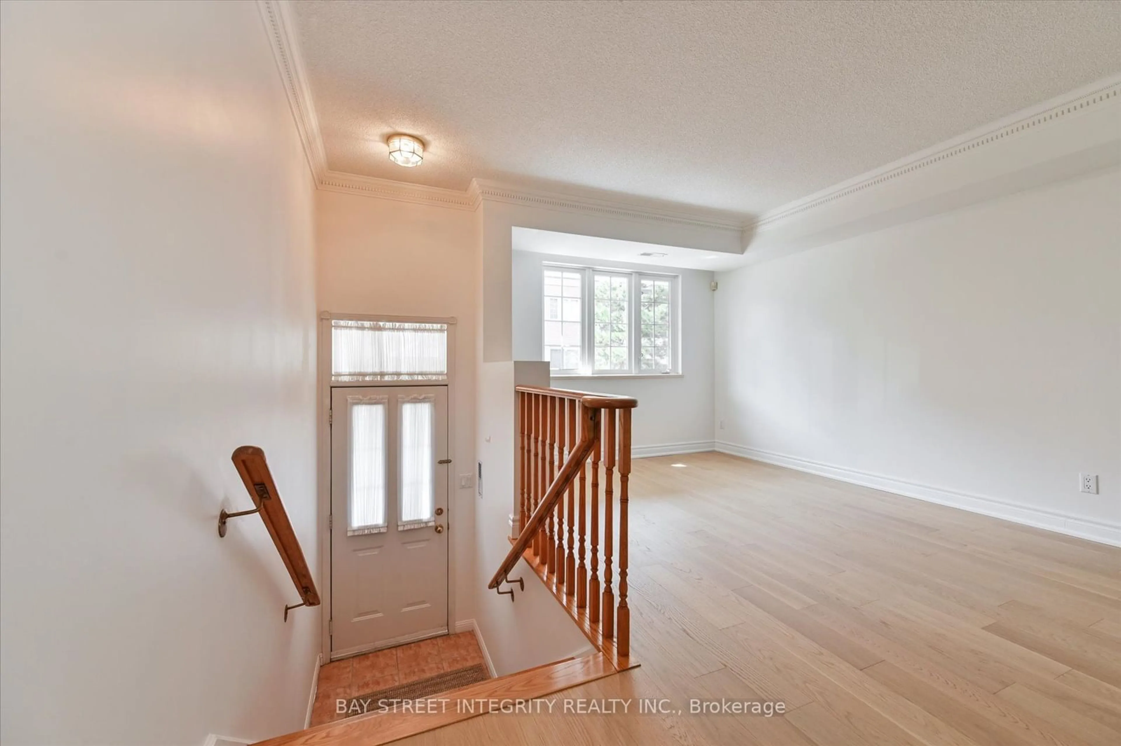 Indoor entryway, wood floors for 506 Grandview Way, Toronto Ontario M2N 6V4