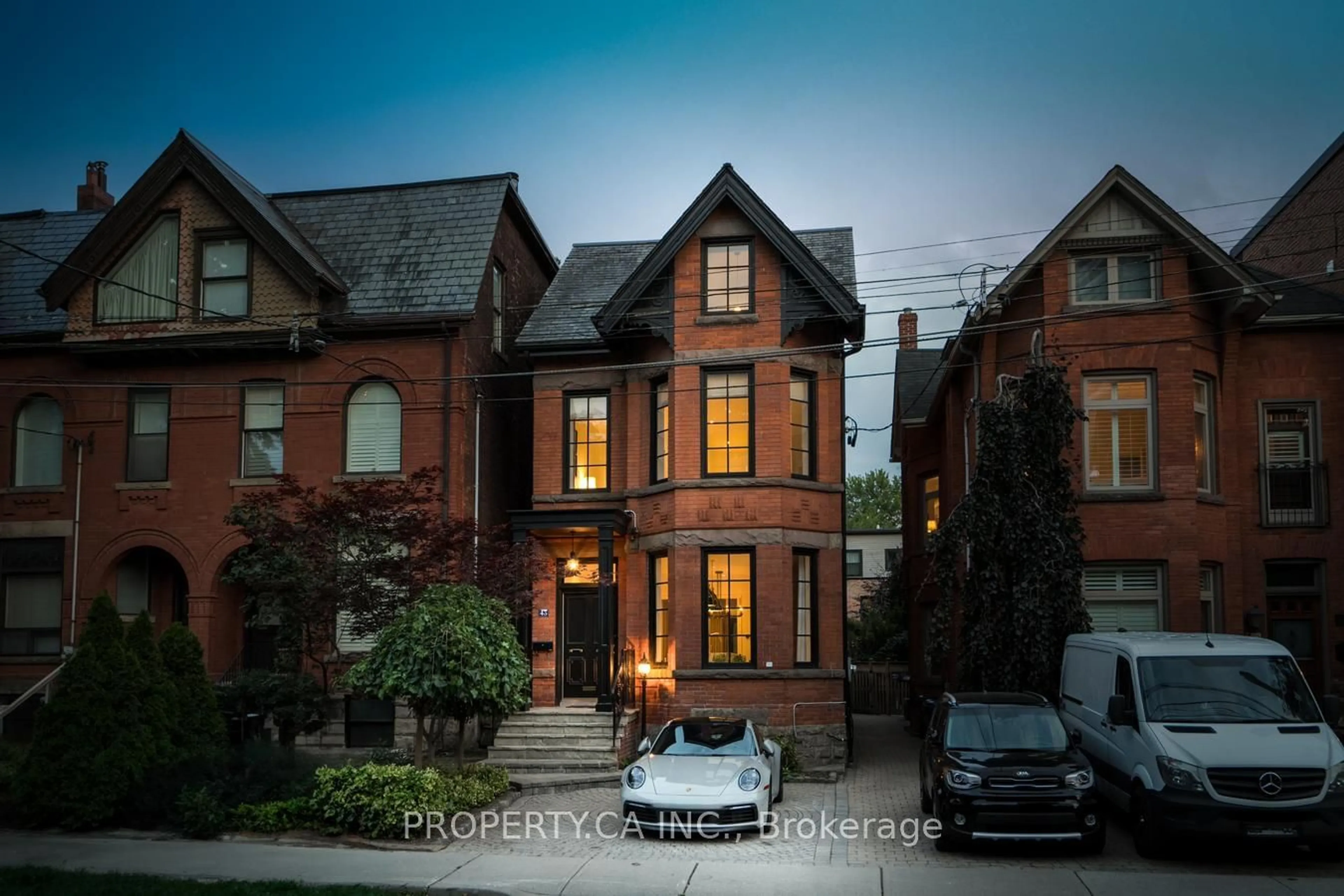 Home with brick exterior material for 43 Bernard Ave, Toronto Ontario M5R 1R3