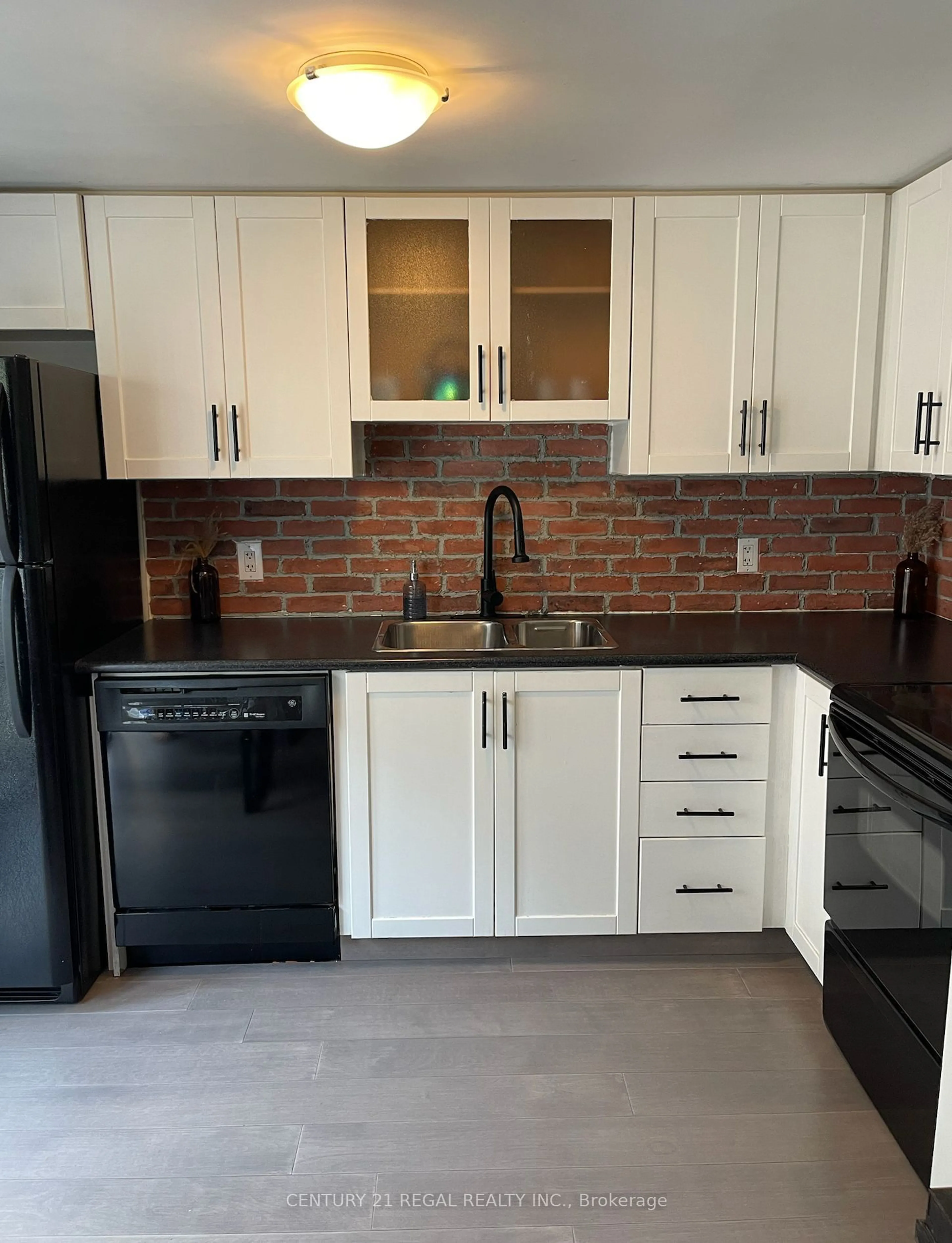 Standard kitchen for 46 Western Battery Rd #810, Toronto Ontario M6K 3P1