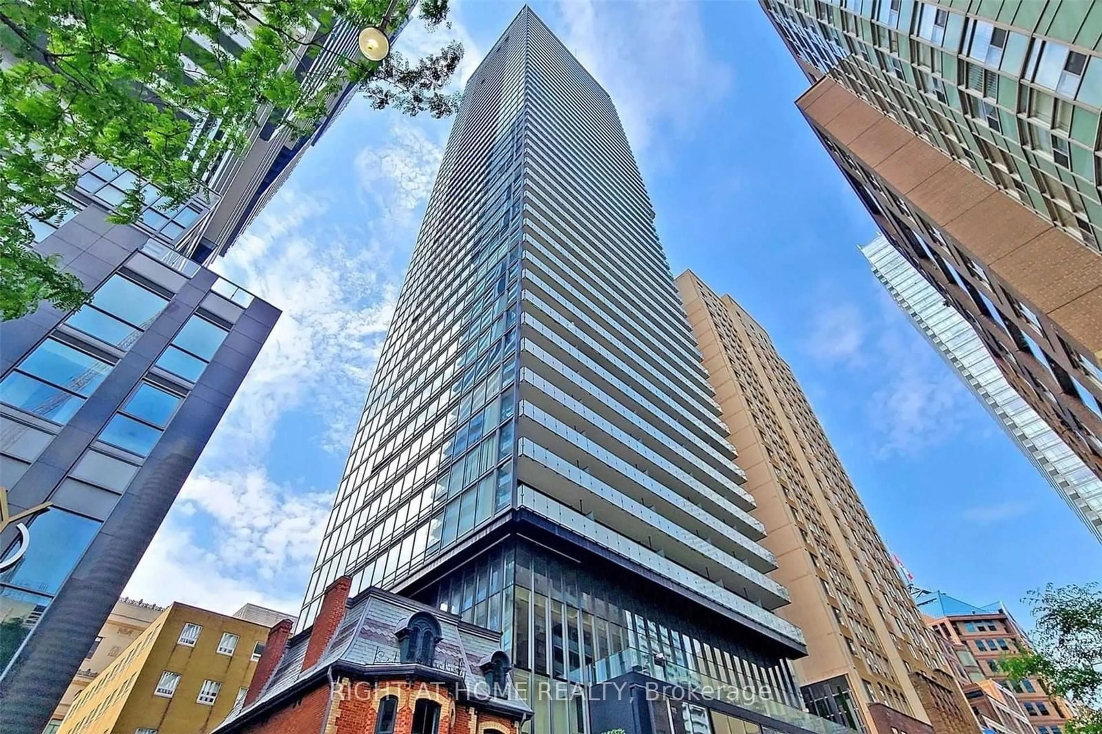 A pic from exterior of the house or condo for 15 Grenville St #1711, Toronto Ontario M4Y 0B9