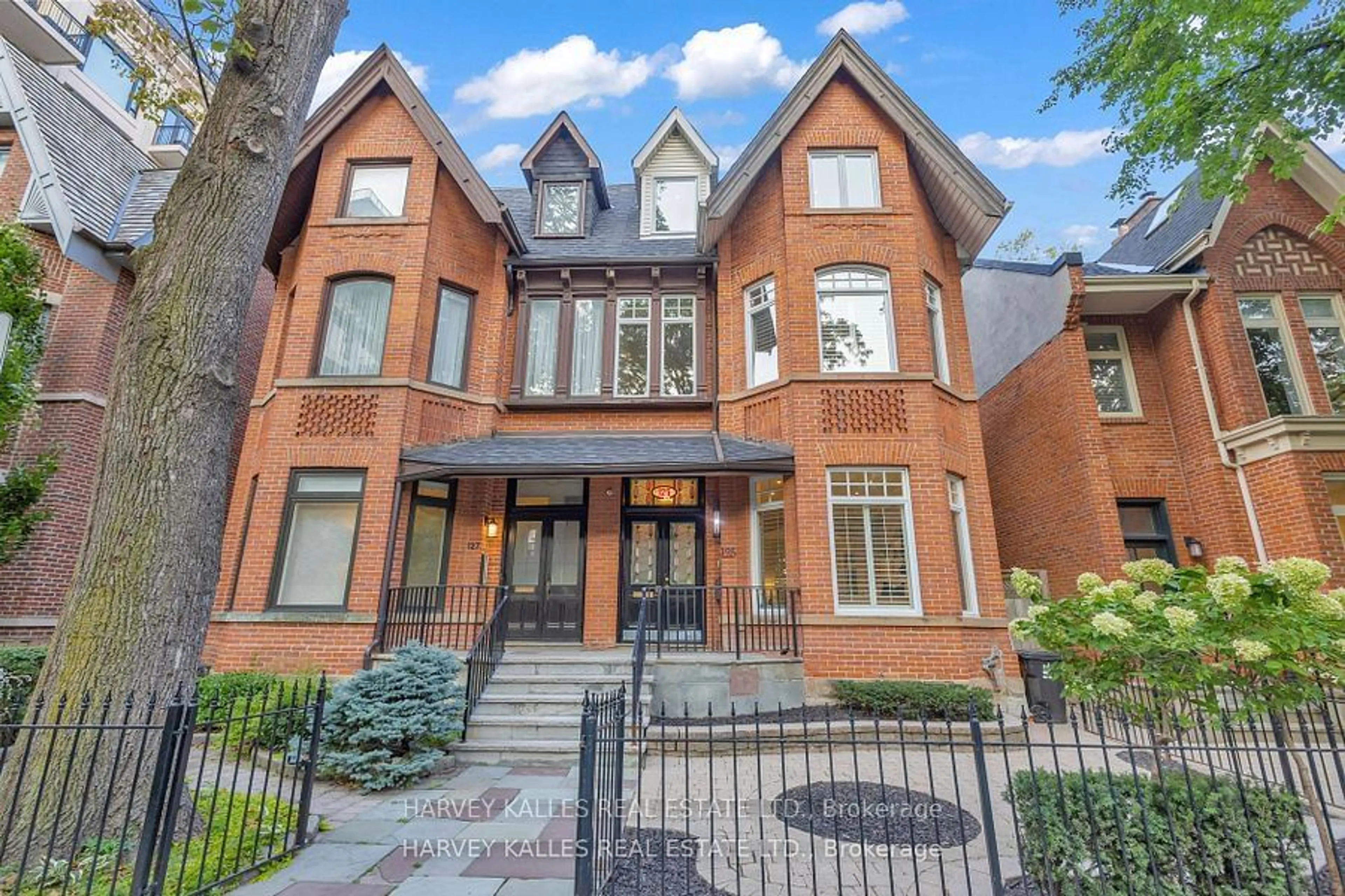 Home with brick exterior material for 125 Hazelton Ave, Toronto Ontario M5R 2E4