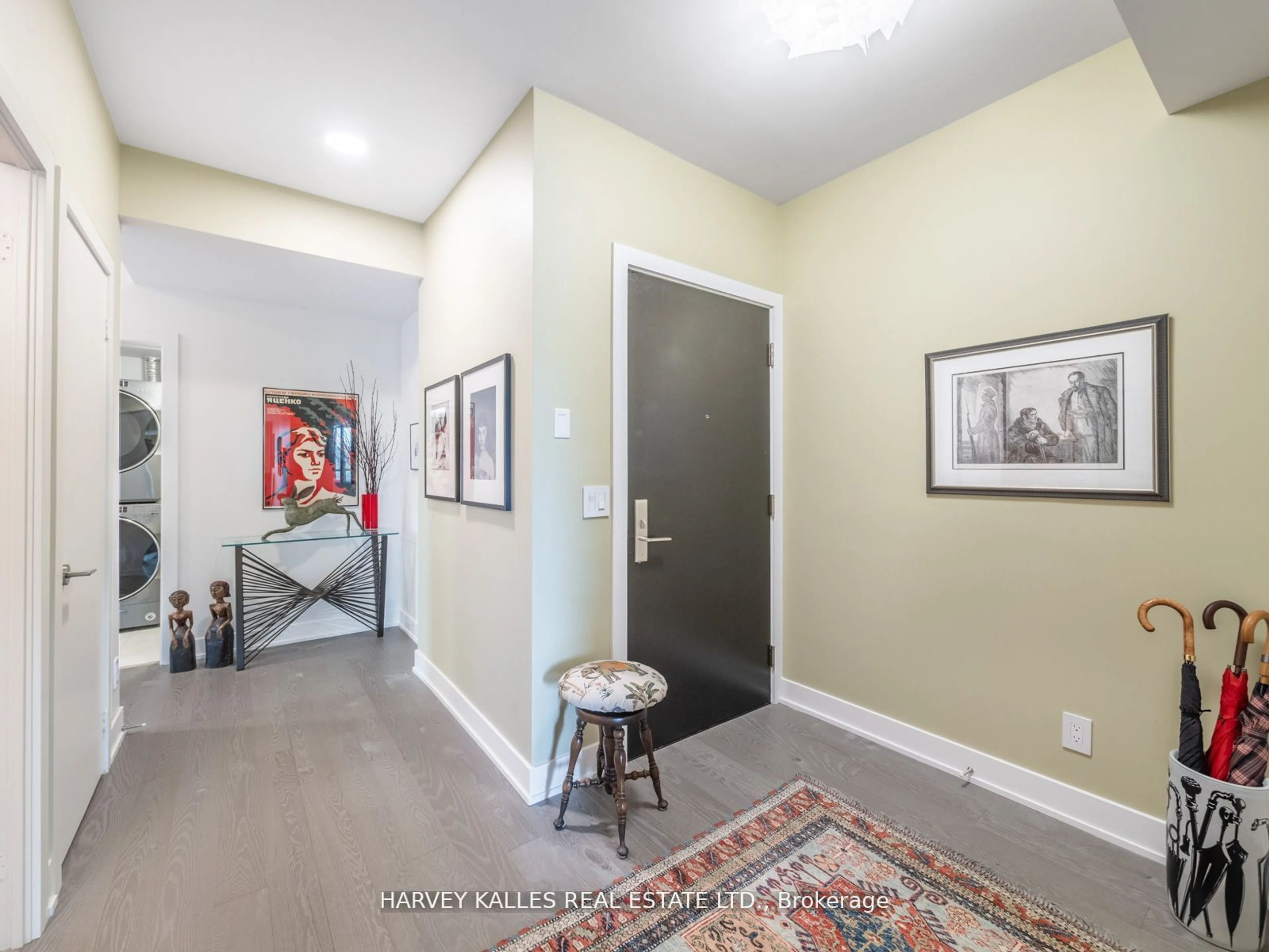 Indoor entryway, wood floors for 181 Bedford Rd #309, Toronto Ontario M5R 0C2