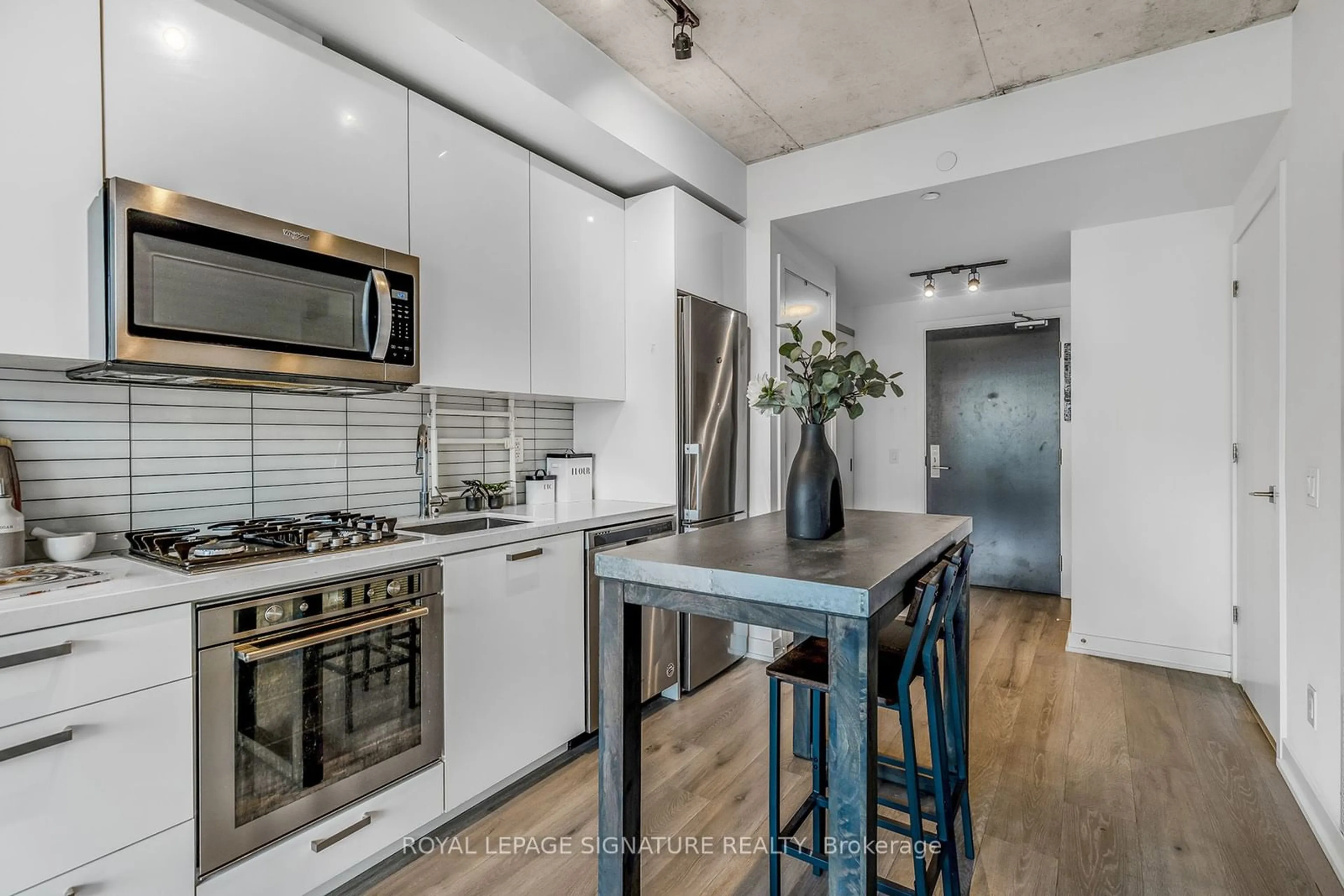 Open concept kitchen for 55 Ontario St #402, Toronto Ontario M5A 0T8