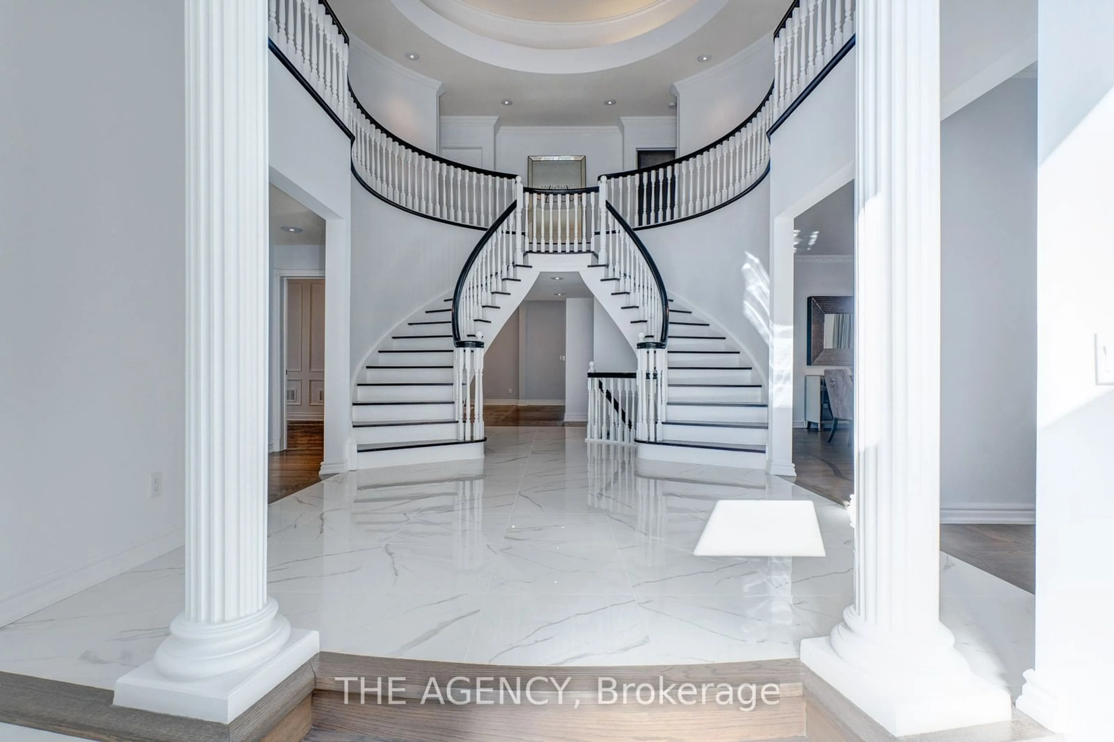 Indoor foyer, cement floor for 42 Grangemill Cres, Toronto Ontario M3B 2J2