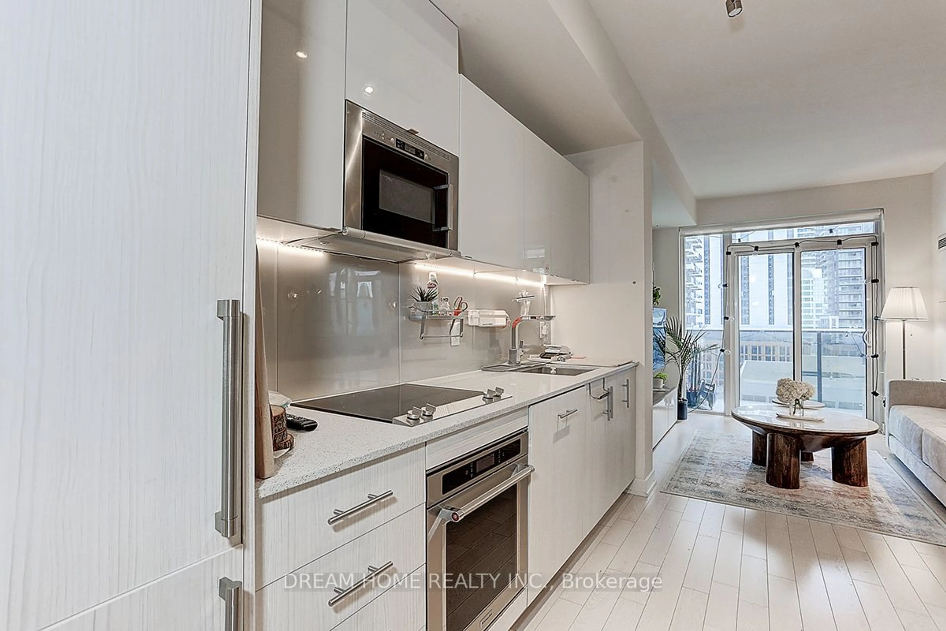 Contemporary kitchen, wood floors for 330 Richmond St #1717, Toronto Ontario M5V 0M4