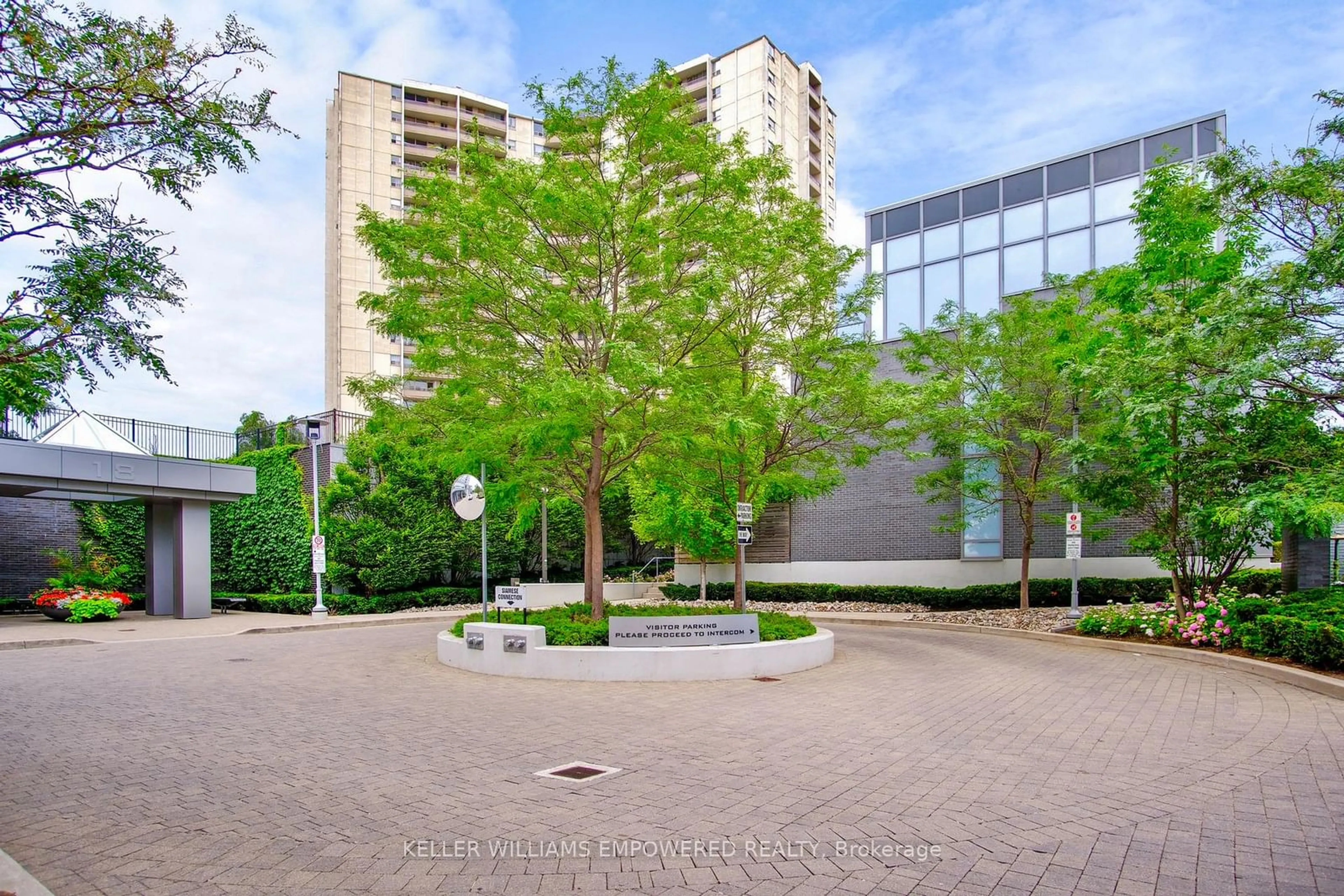 A pic from exterior of the house or condo, the street view for 18 Graydon Hall Dr #907, Toronto Ontario M3A 0A4