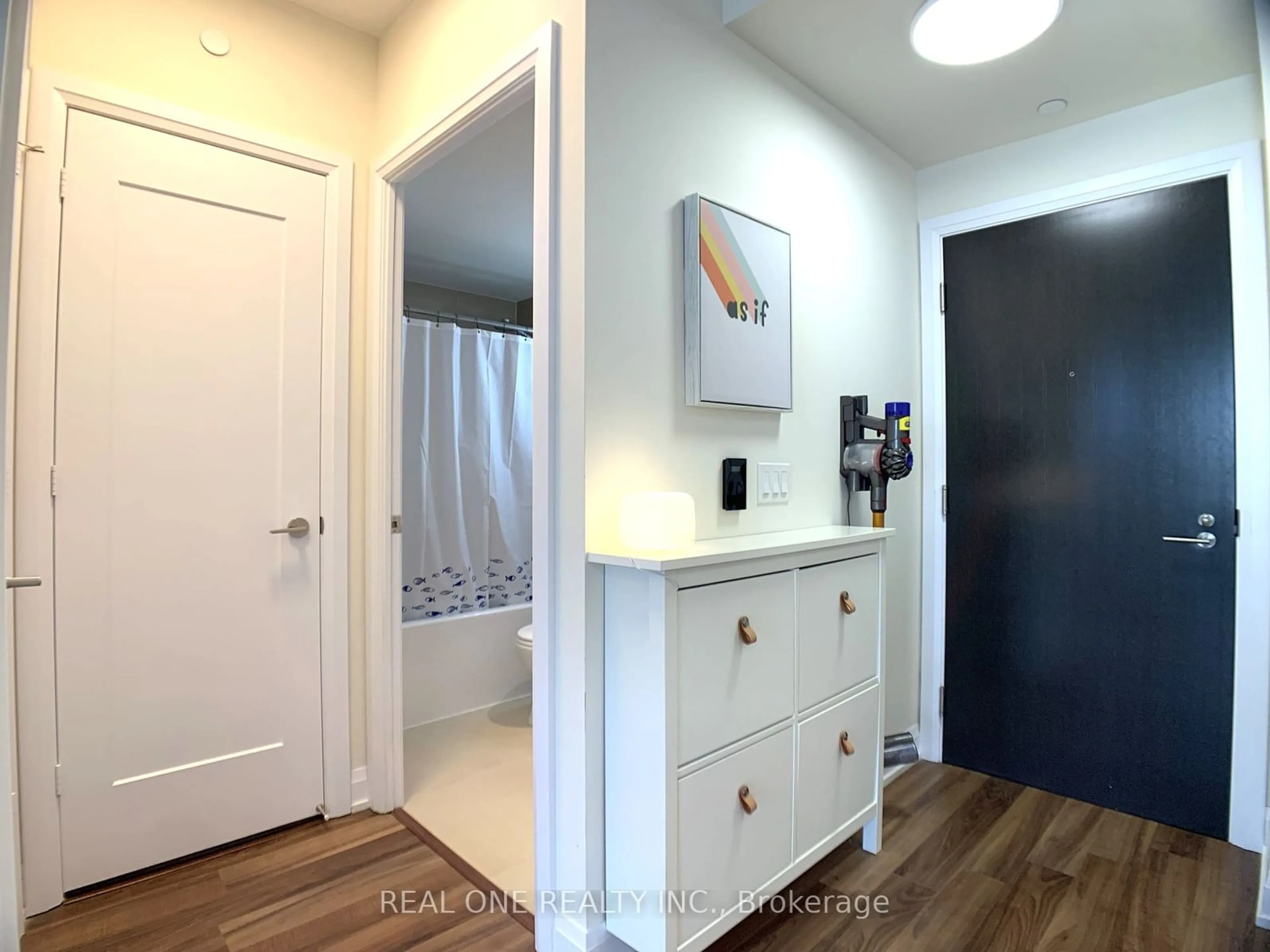 Indoor entryway for 18 Graydon Hall Dr #1508, Toronto Ontario M3A 0A4