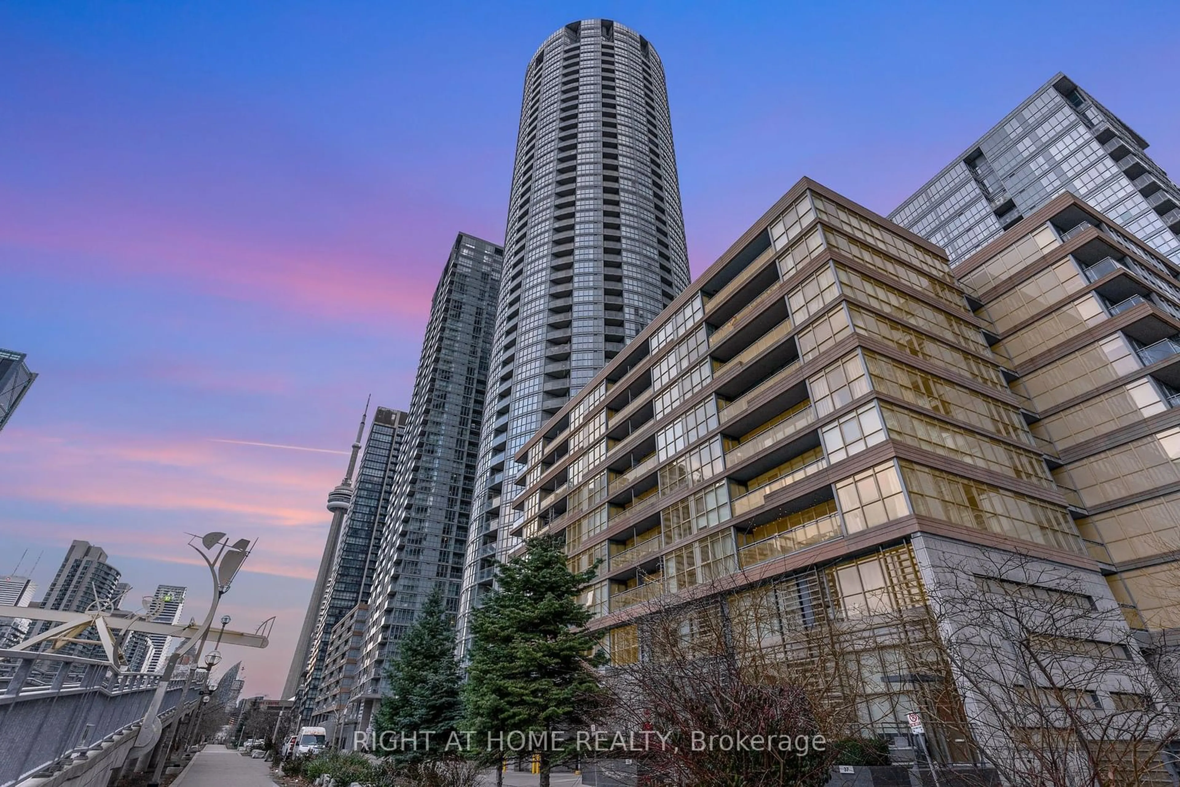 A pic from exterior of the house or condo, the view of city buildings for 21 Iceboat Terr #3703, Toronto Ontario M5V 4A9