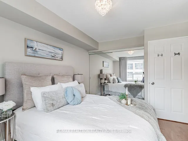 Additional property image - 43 Eglinton Ave Unit 1011