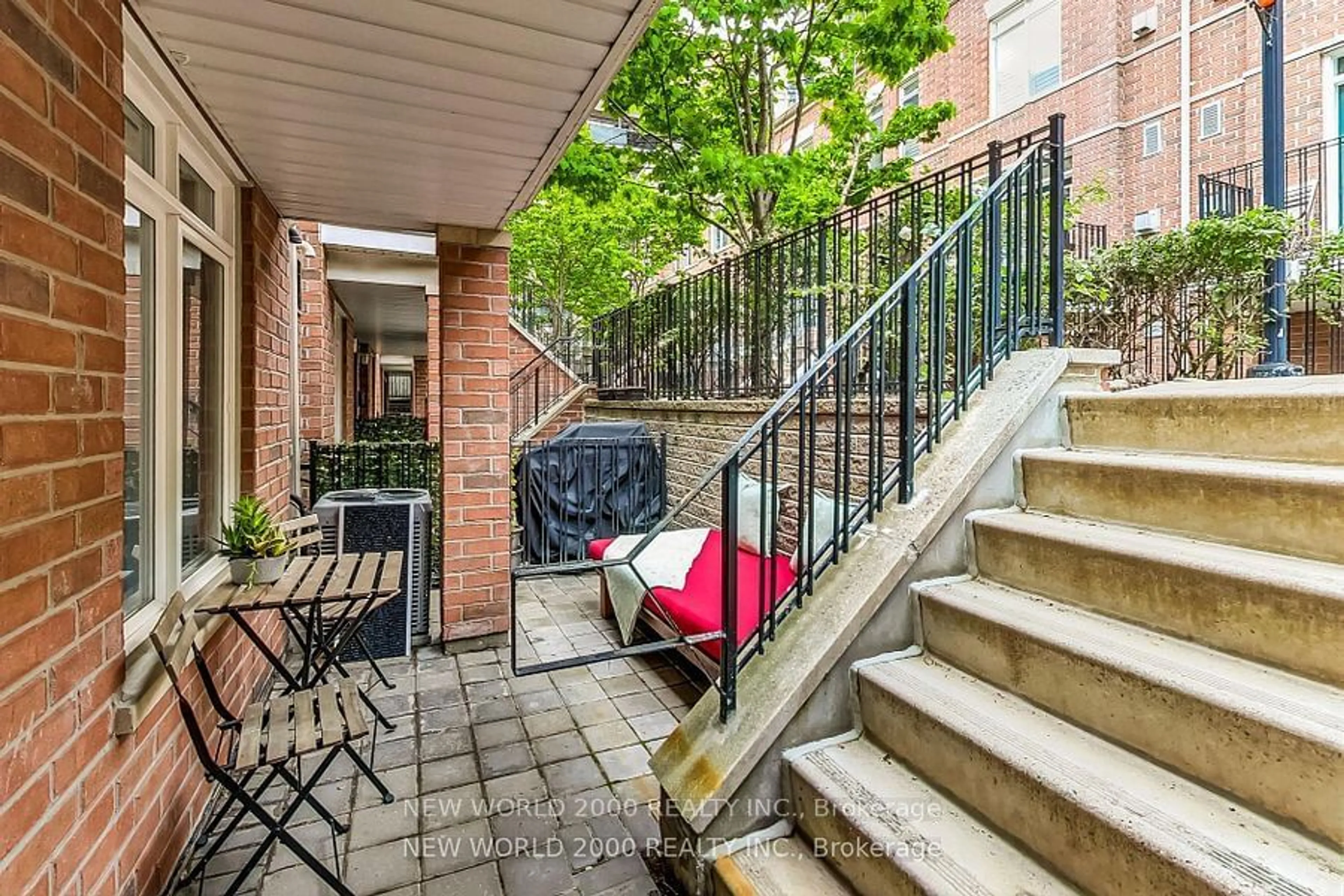 Patio, the fenced backyard for 415 Jarvis St #151, Toronto Ontario M4Y 3C1