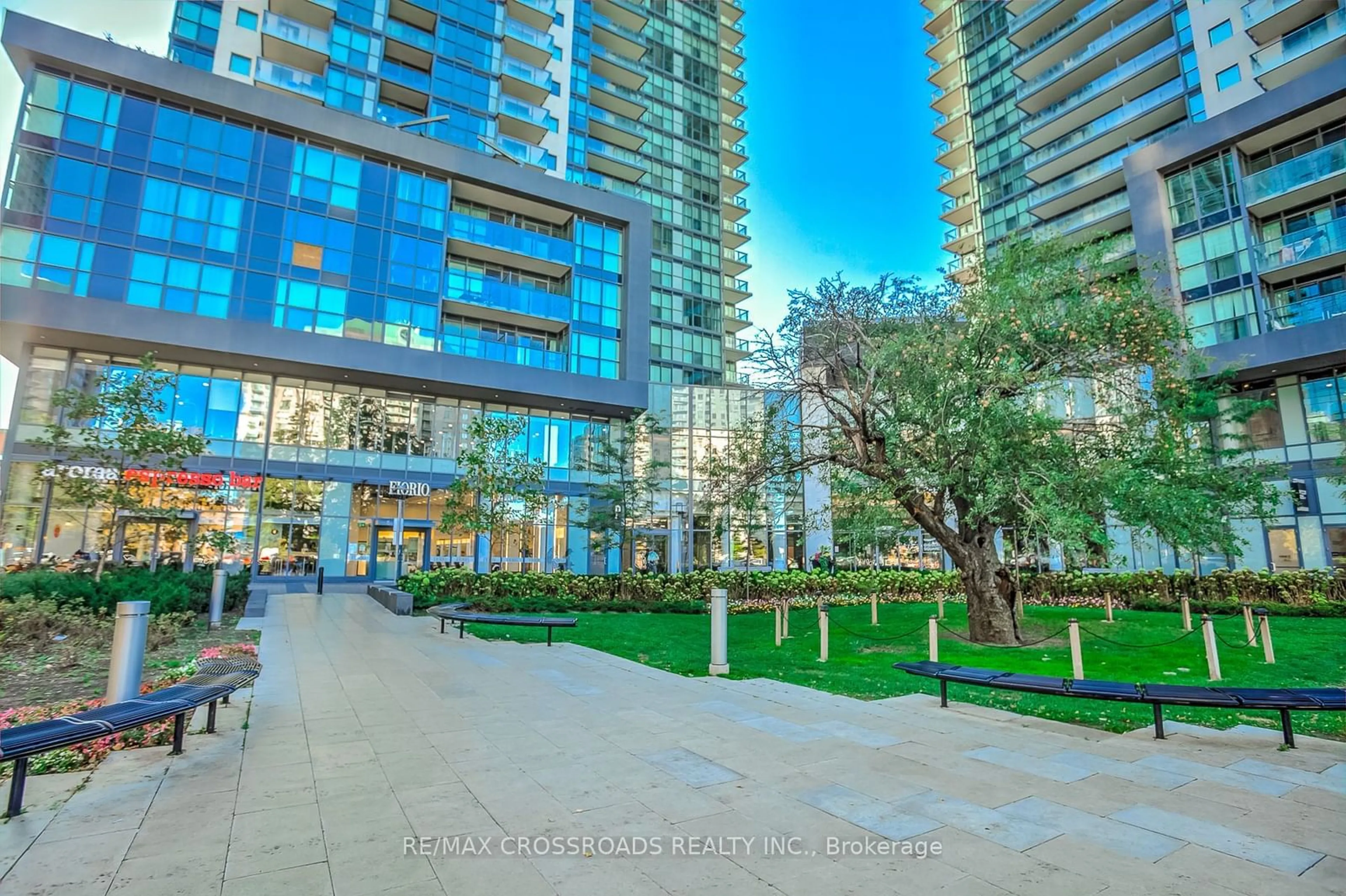 A pic from exterior of the house or condo, the street view for 5168 Yonge St #3006, Toronto Ontario M2N 0G1