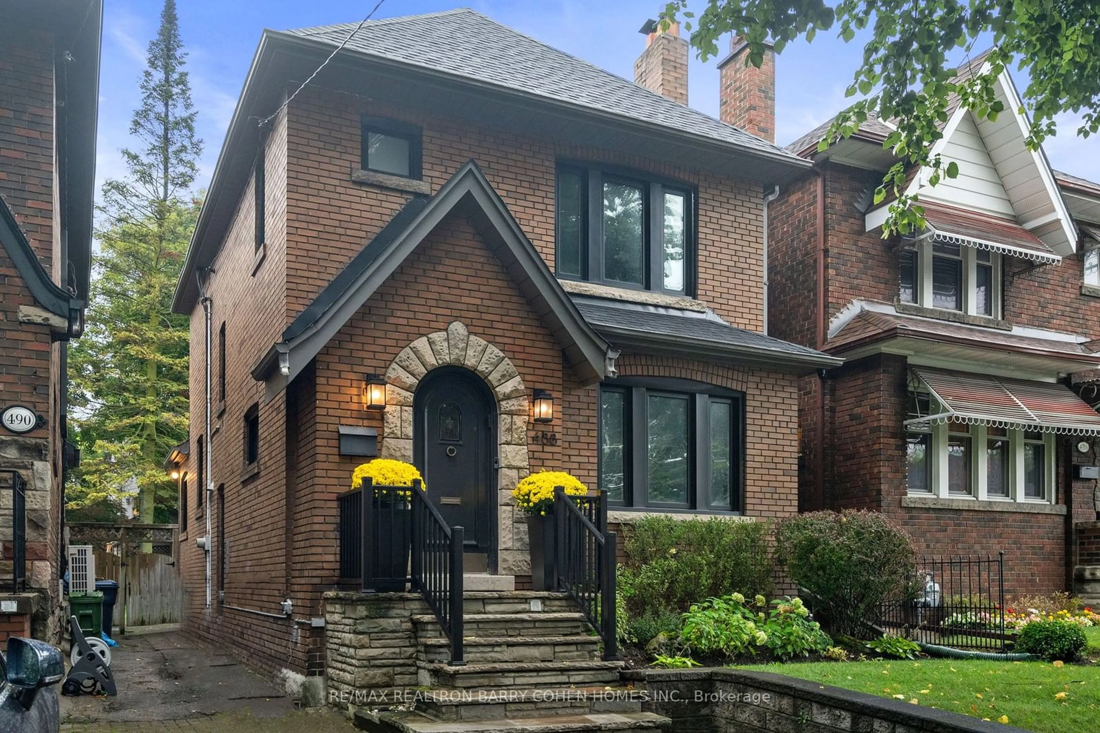 Home with brick exterior material for 488 Roselawn Ave, Toronto Ontario M5N 1J8