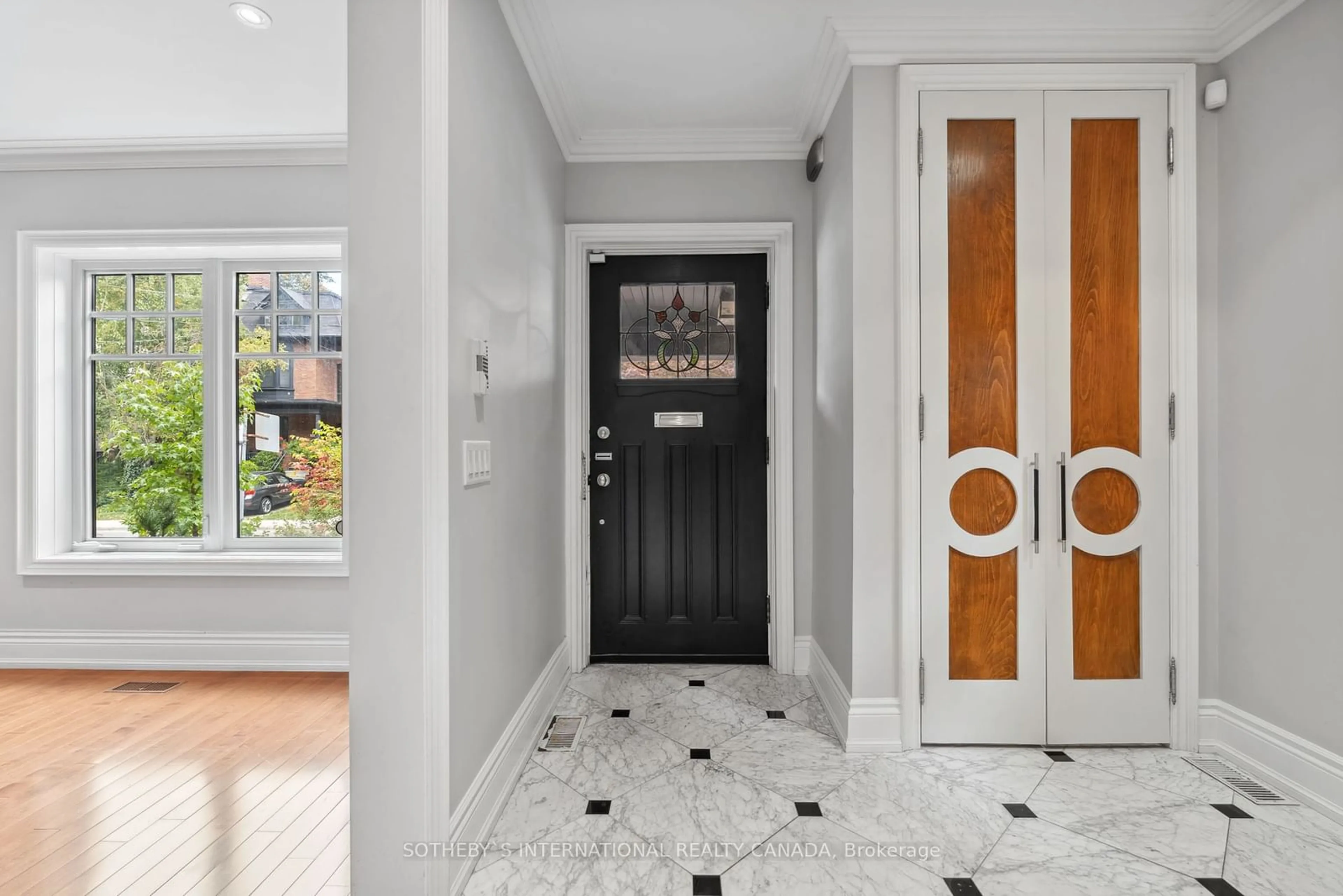 Indoor entryway, wood floors for 89 Bernard Ave, Toronto Ontario M5R 1R8