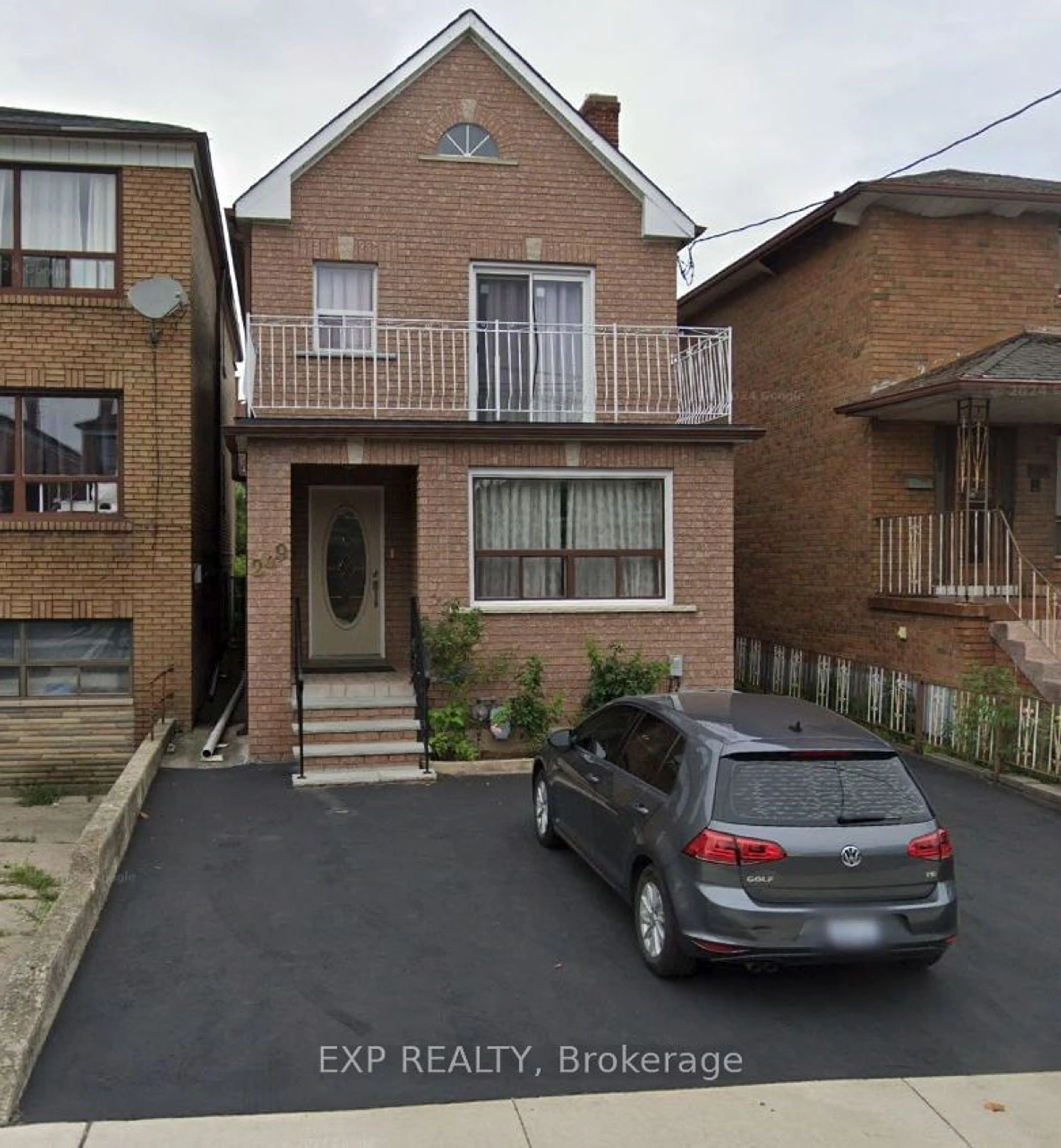 Frontside or backside of a home, the street view for 209 Cedric Ave, Toronto Ontario M6C 3X9