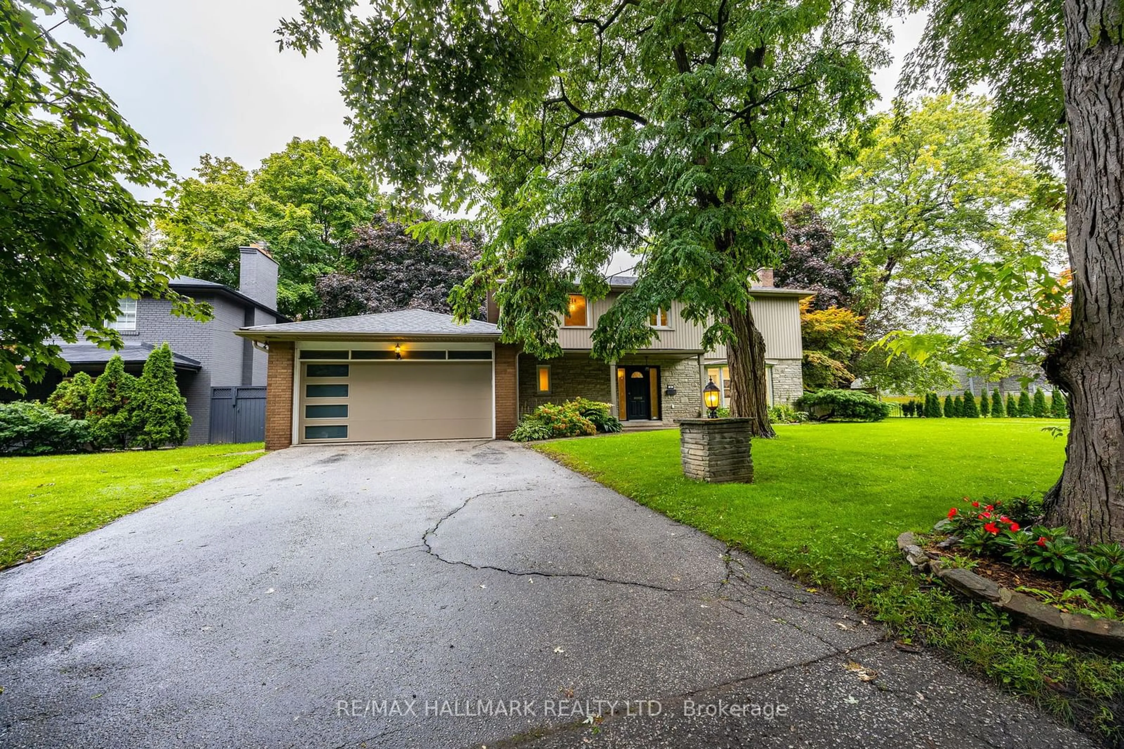 Frontside or backside of a home for 59 Sandringham Dr, Toronto Ontario M5M 3G4