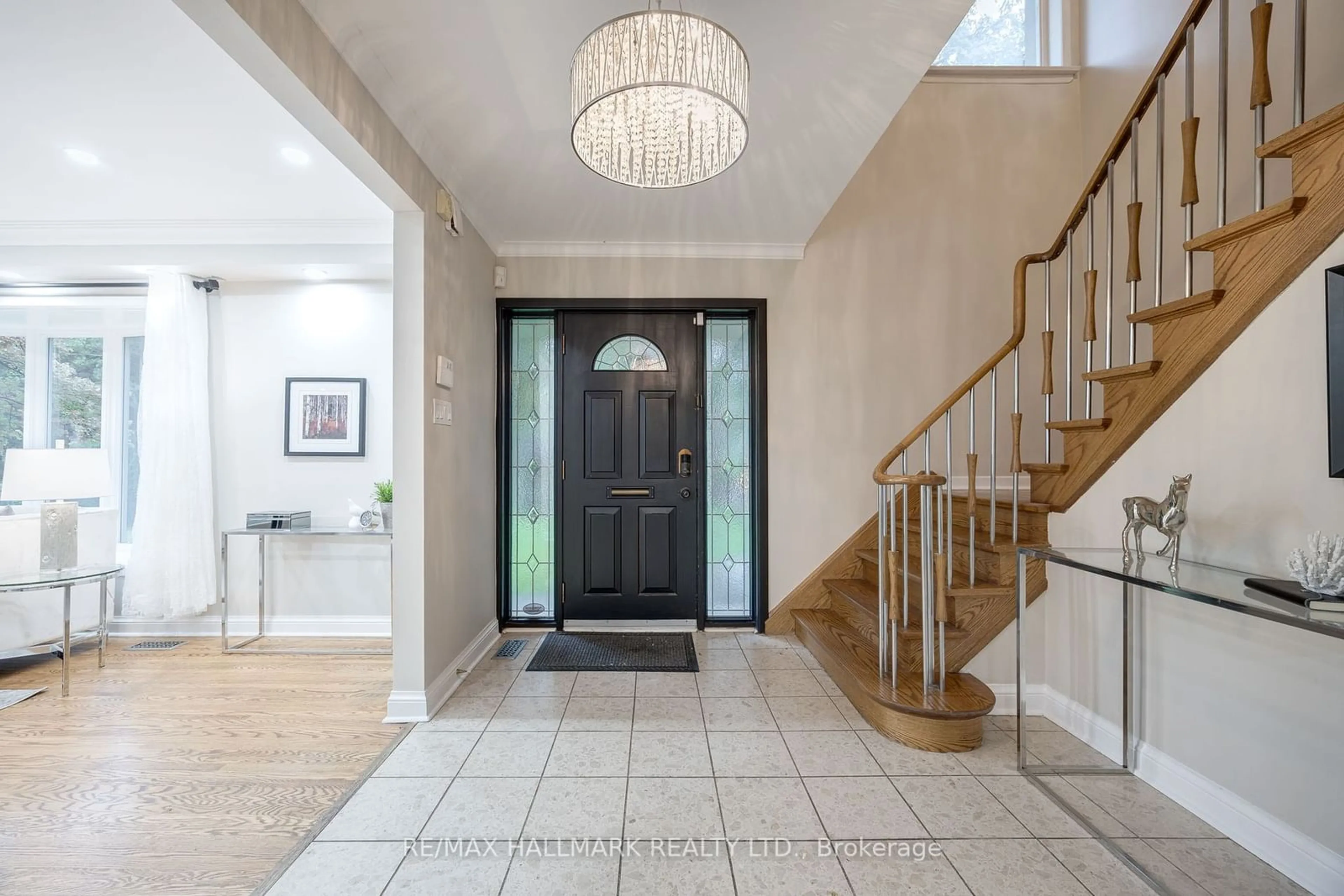 Indoor entryway, wood floors for 59 Sandringham Dr, Toronto Ontario M5M 3G4