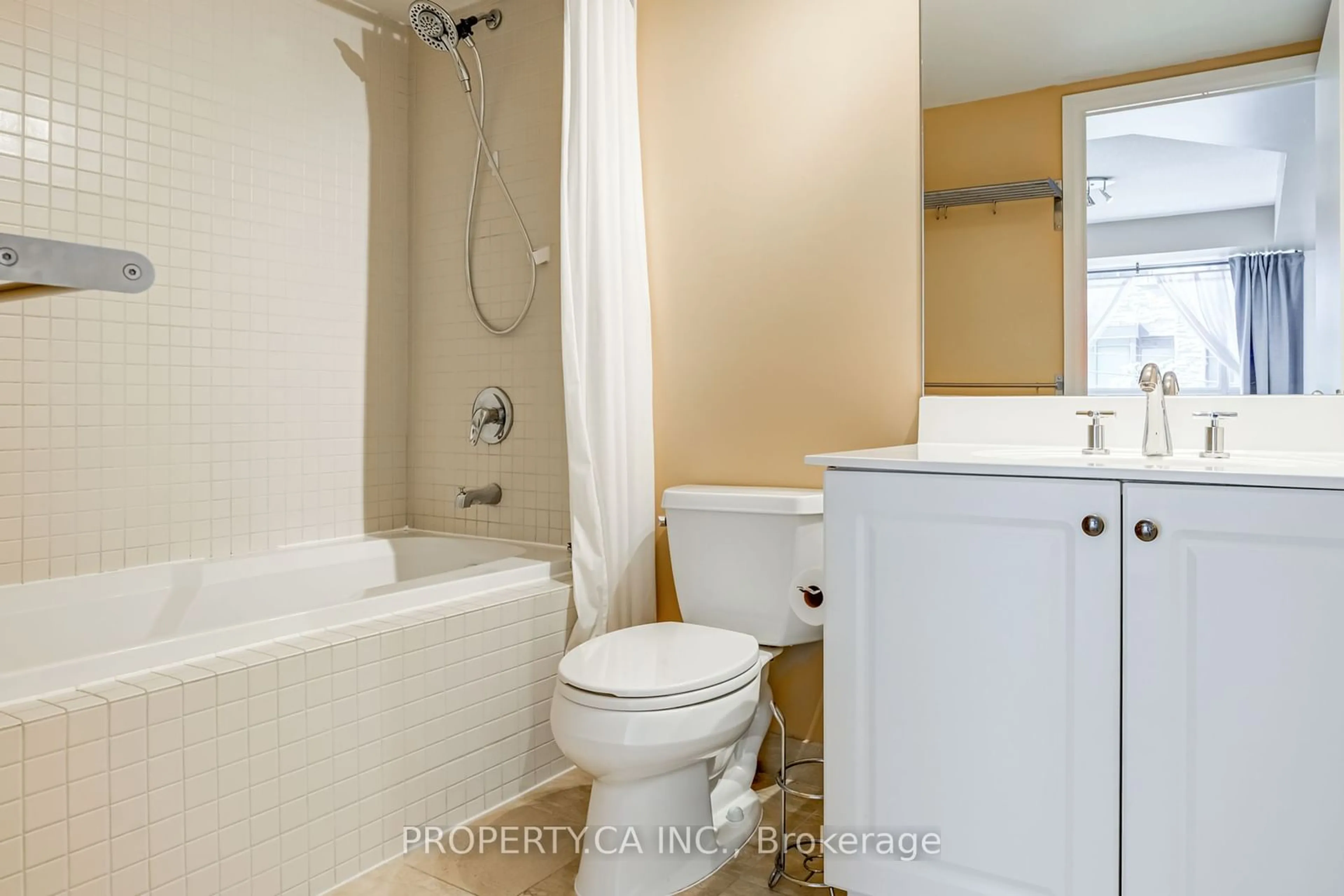 Standard bathroom for 18 Beverley St #311, Toronto Ontario M5T 3L2