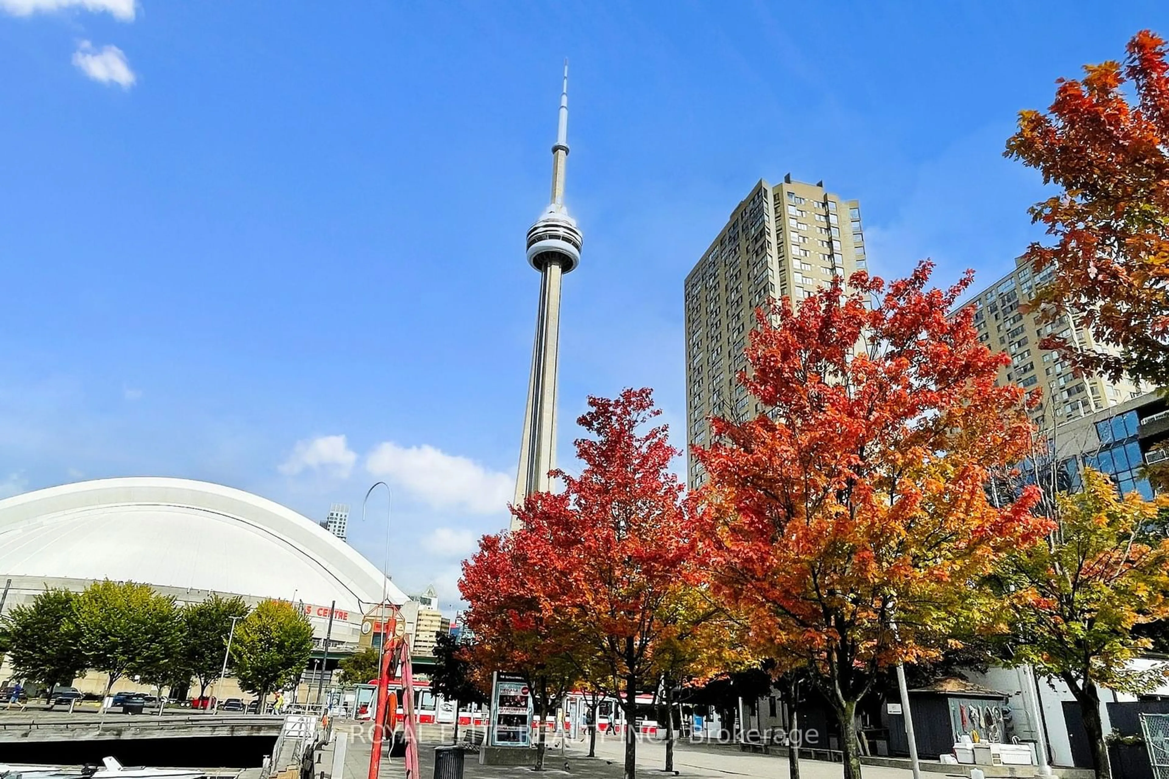 A pic from exterior of the house or condo for 270 Queens Quay #2504, Toronto Ontario M5J 2N4