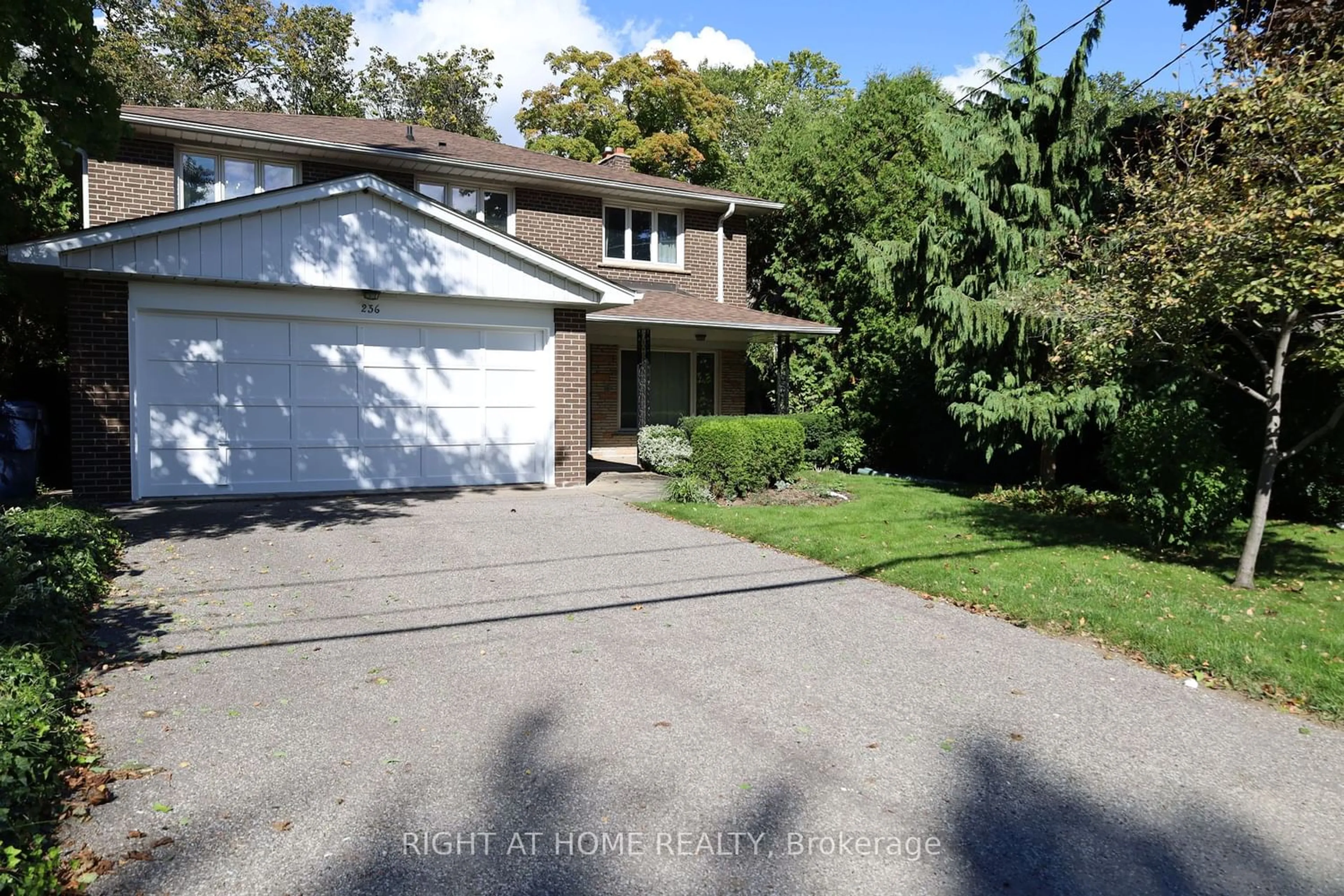 Frontside or backside of a home, the street view for 236 York Mills Rd, Toronto Ontario M2L 1L1