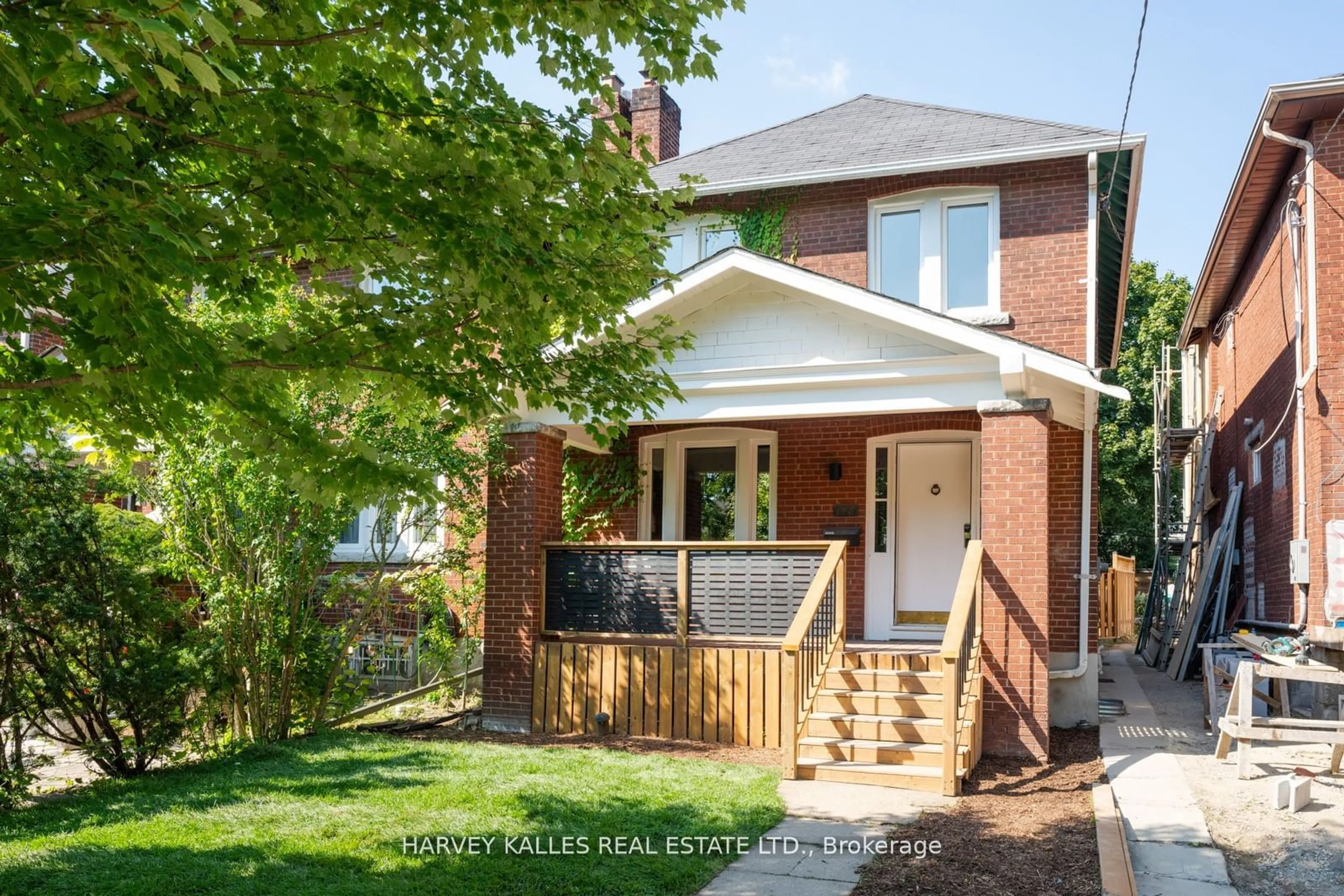 Frontside or backside of a home, cottage for 148 Roselawn Ave, Toronto Ontario M4R 1E6