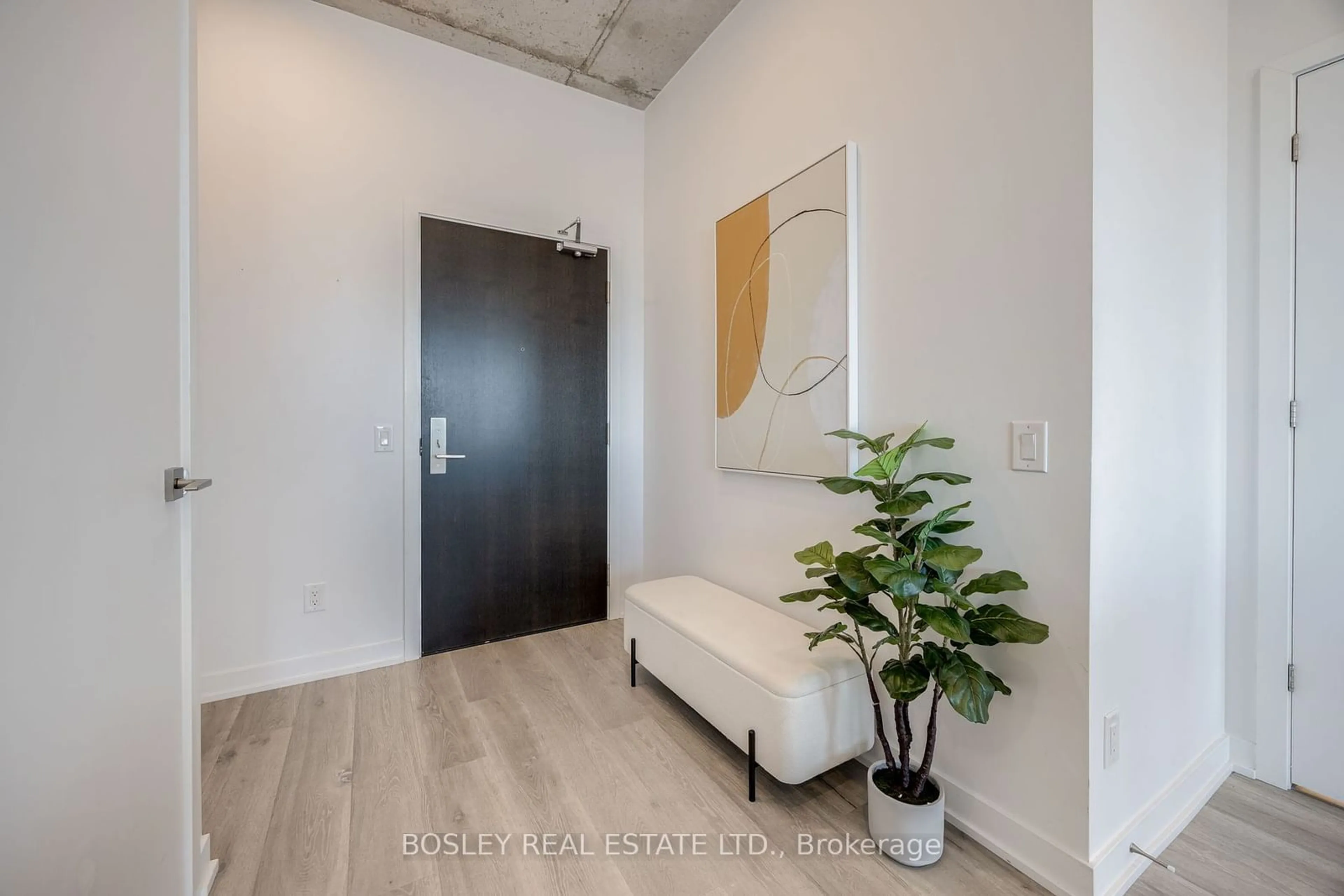 Indoor entryway, wood floors for 55 Ontario St #2201, Toronto Ontario M5A 0T8