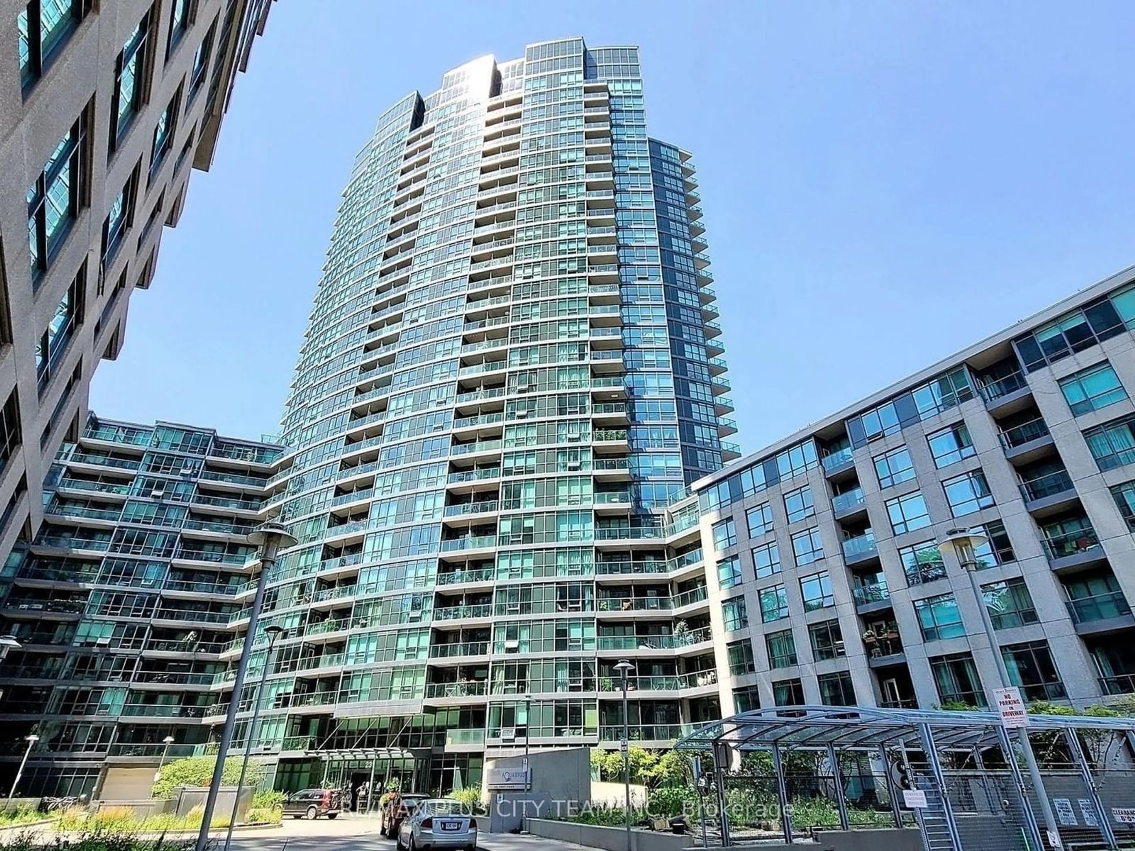 A pic from exterior of the house or condo, the front or back of building for 231 Fort York Blvd #1811, Toronto Ontario M5V 1B2