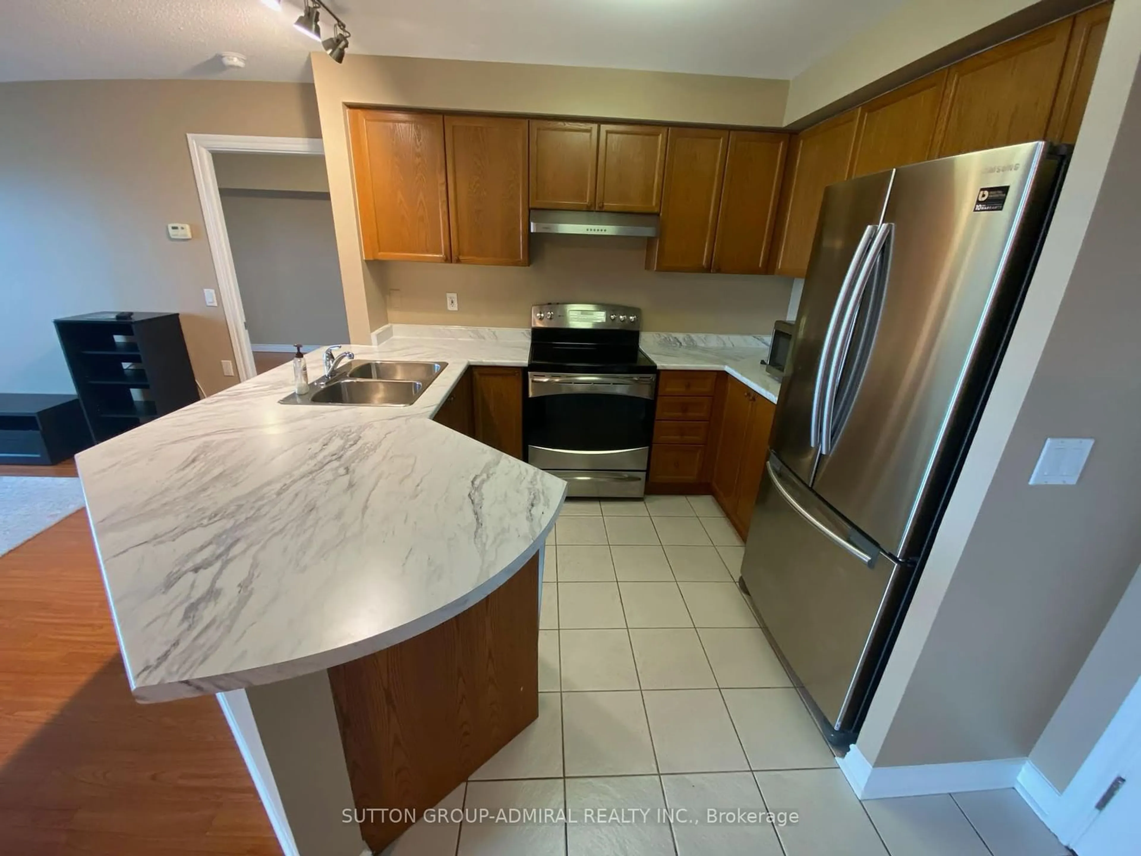 Standard kitchen, wood floors for 1030 Sheppard Ave #314, Toronto Ontario M3H 6C1