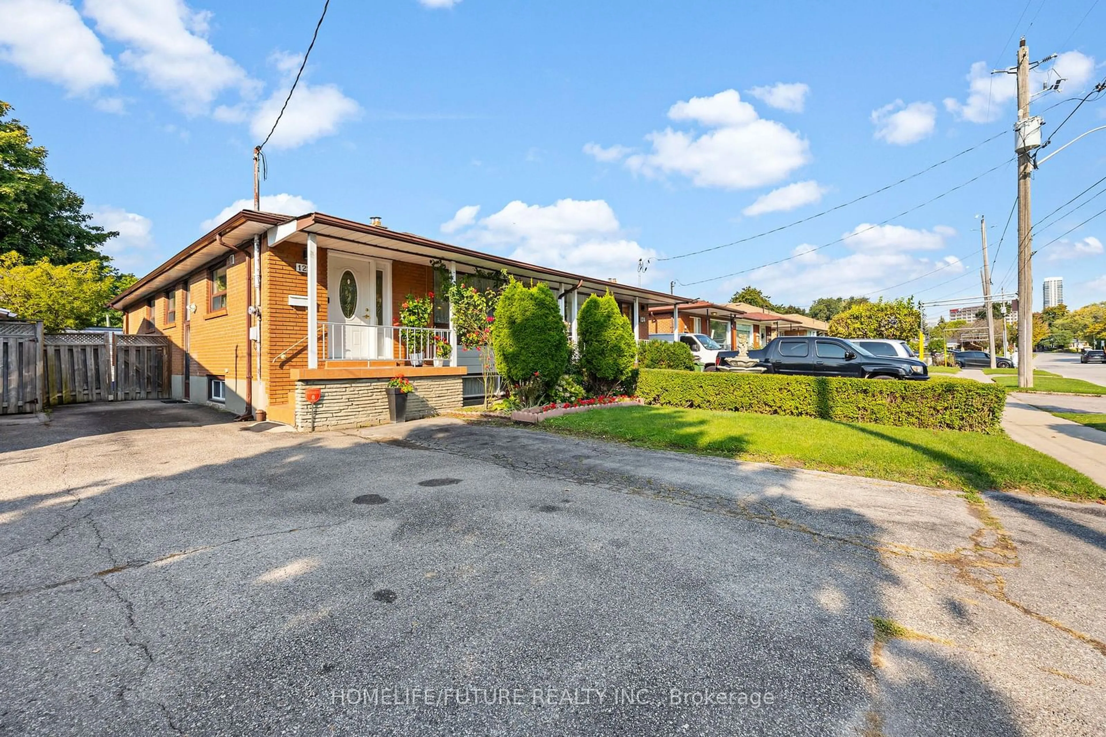 Frontside or backside of a home, cottage for 122 Fenside Dr, Toronto Ontario M3A 2V8