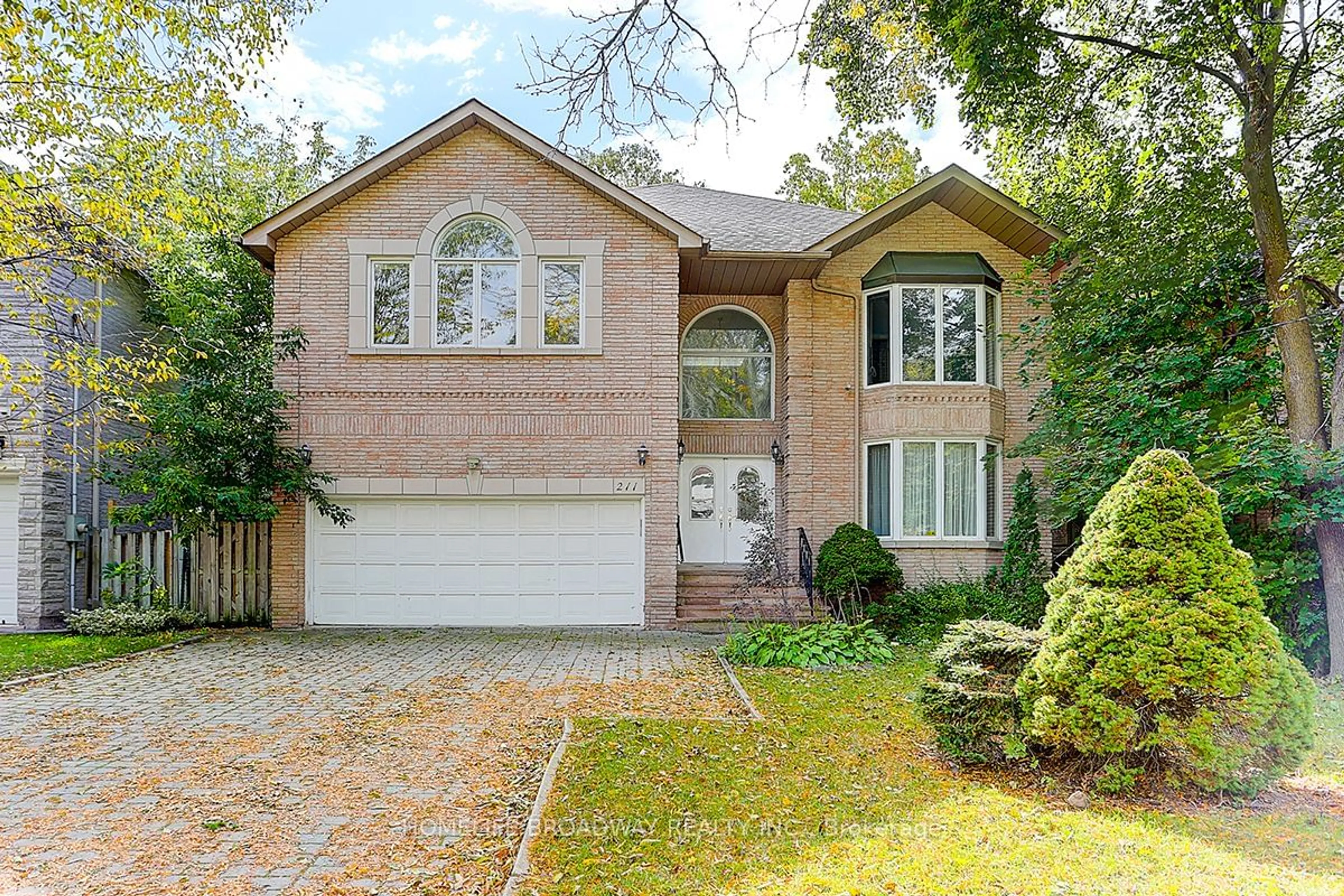 Home with brick exterior material for 211 Dunview Ave, Toronto Ontario M2N 4H9