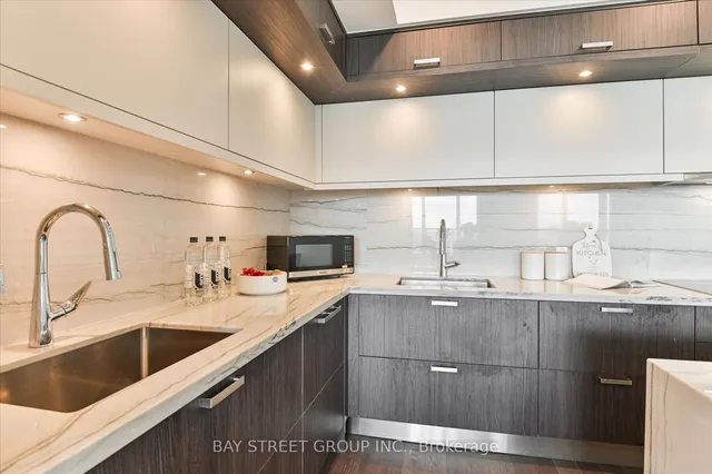 Additional property image - 30 Inn On The Park Dr Unit 2707