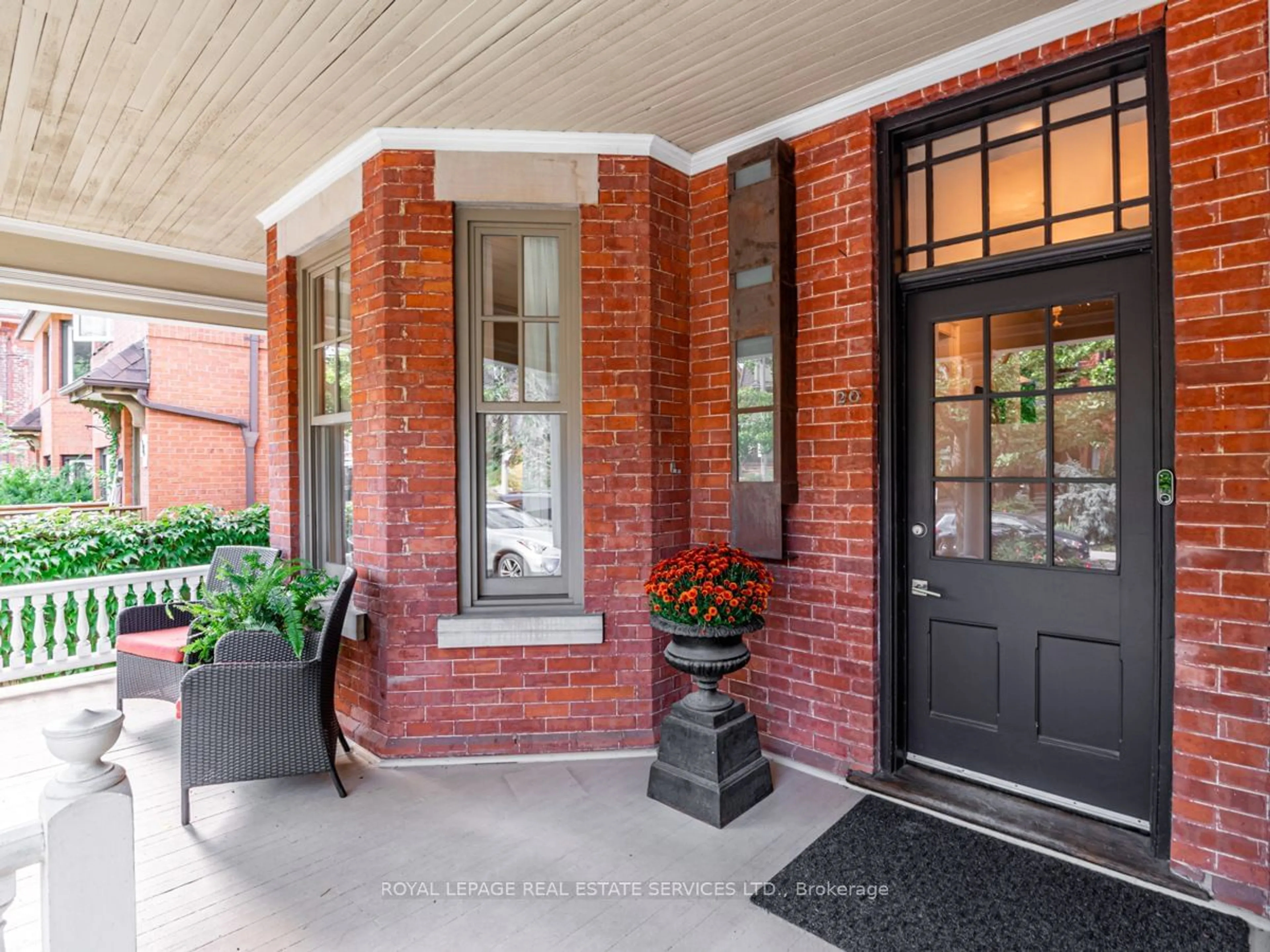 Indoor entryway, wood floors for 20 Howland Ave, Toronto Ontario M5R 3B3