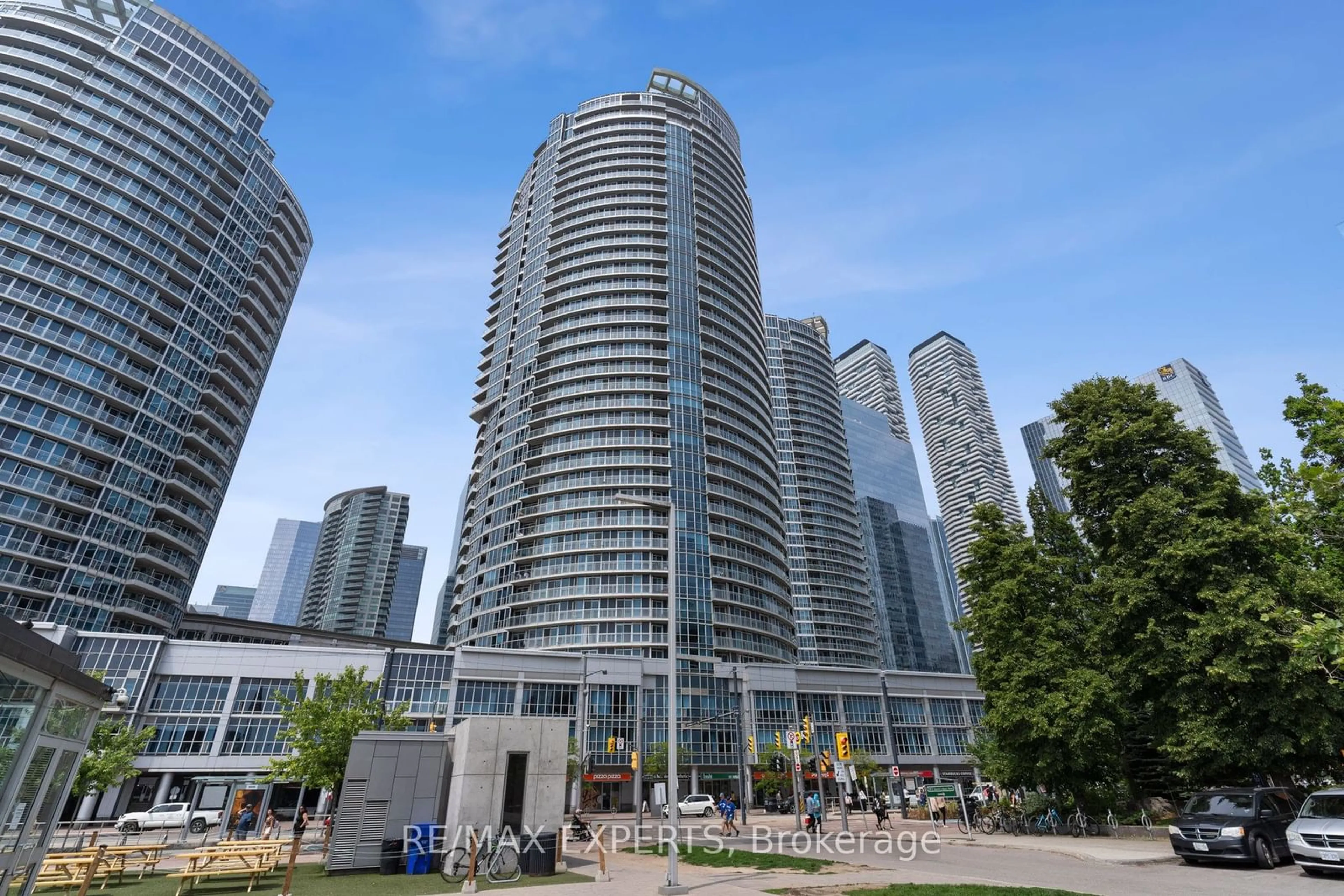 A pic from exterior of the house or condo, the view of city buildings for 208 Queens Quay #607, Toronto Ontario M5J 2Y5